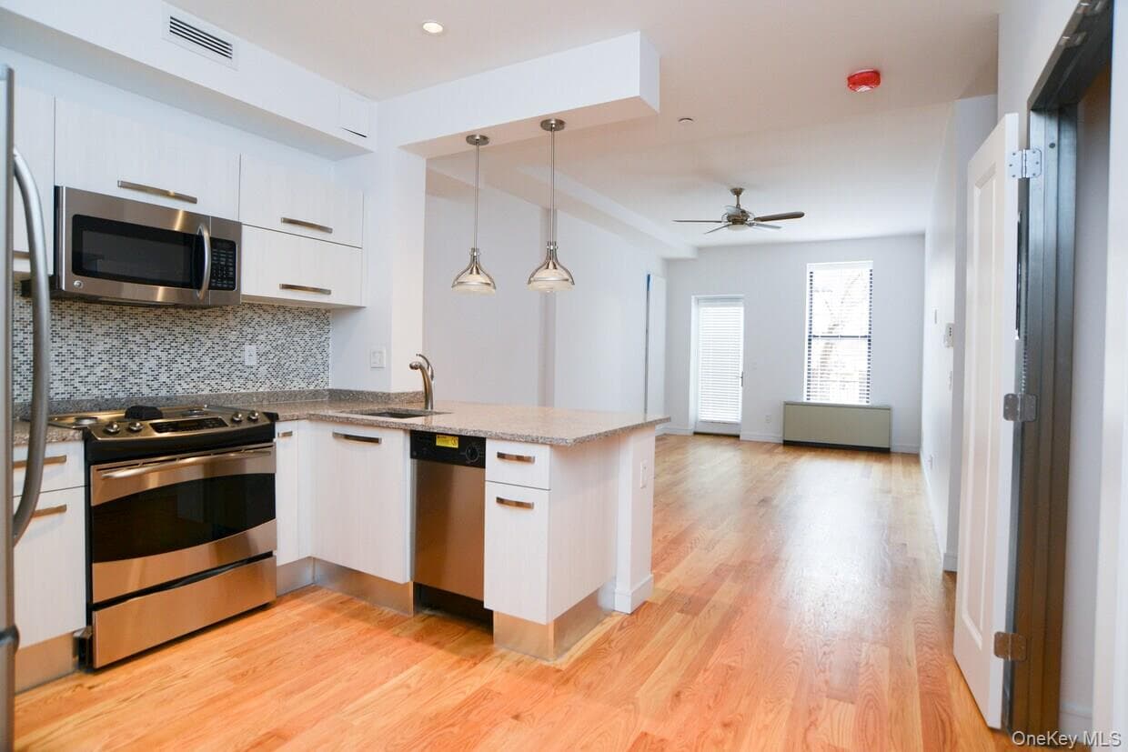 114 Greenpoint Avenue thumbnail 14