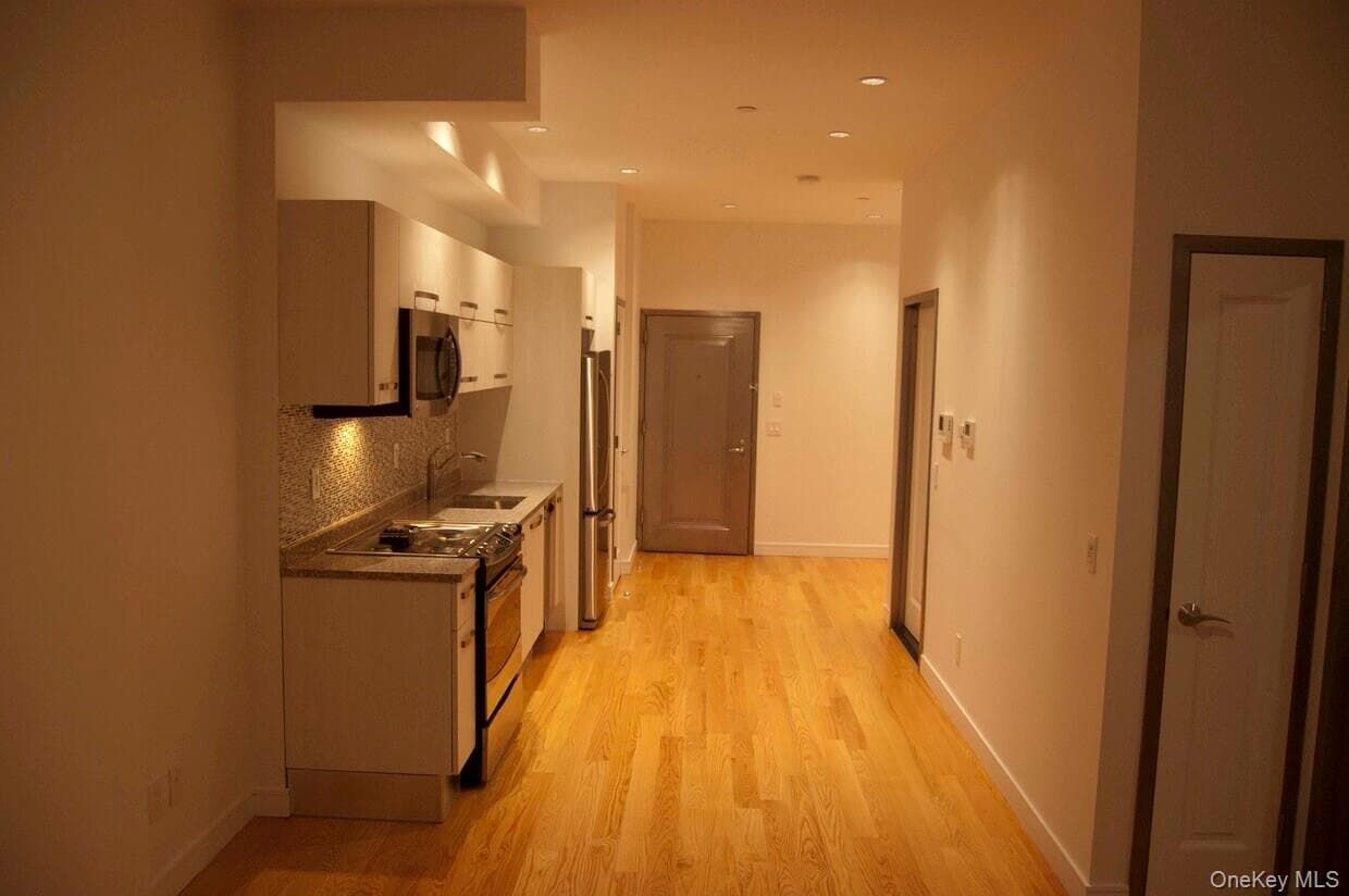 114 Greenpoint Avenue thumbnail 7