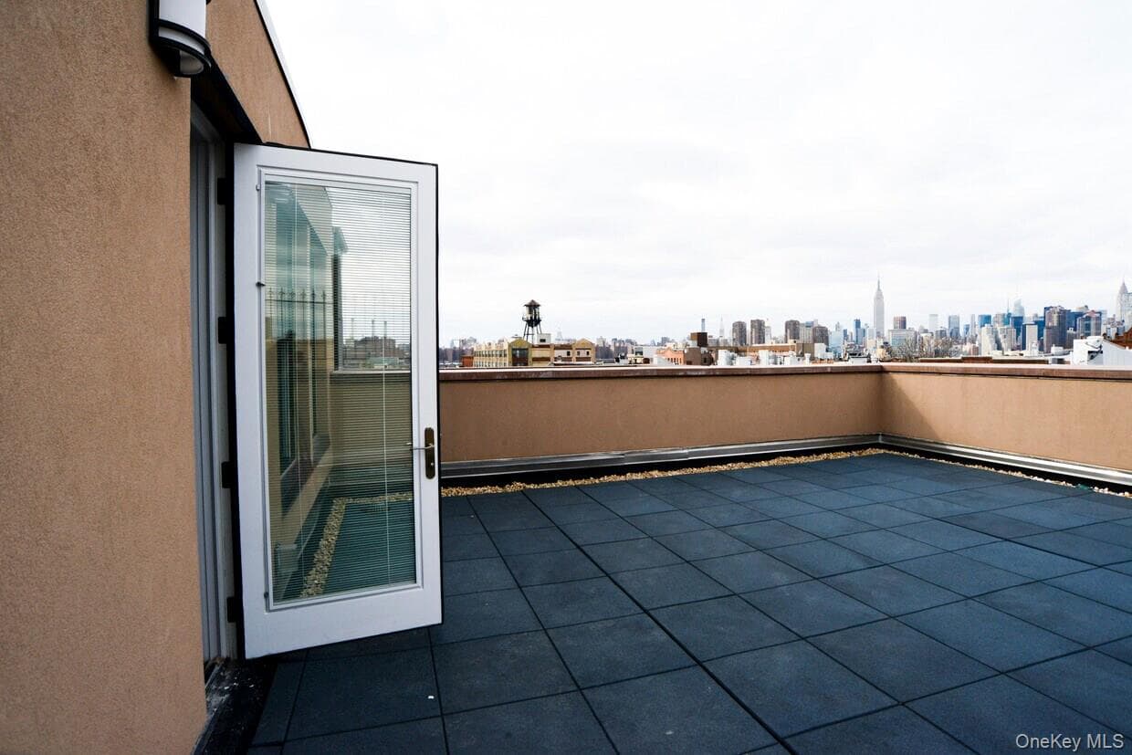 114 Greenpoint Avenue thumbnail 21