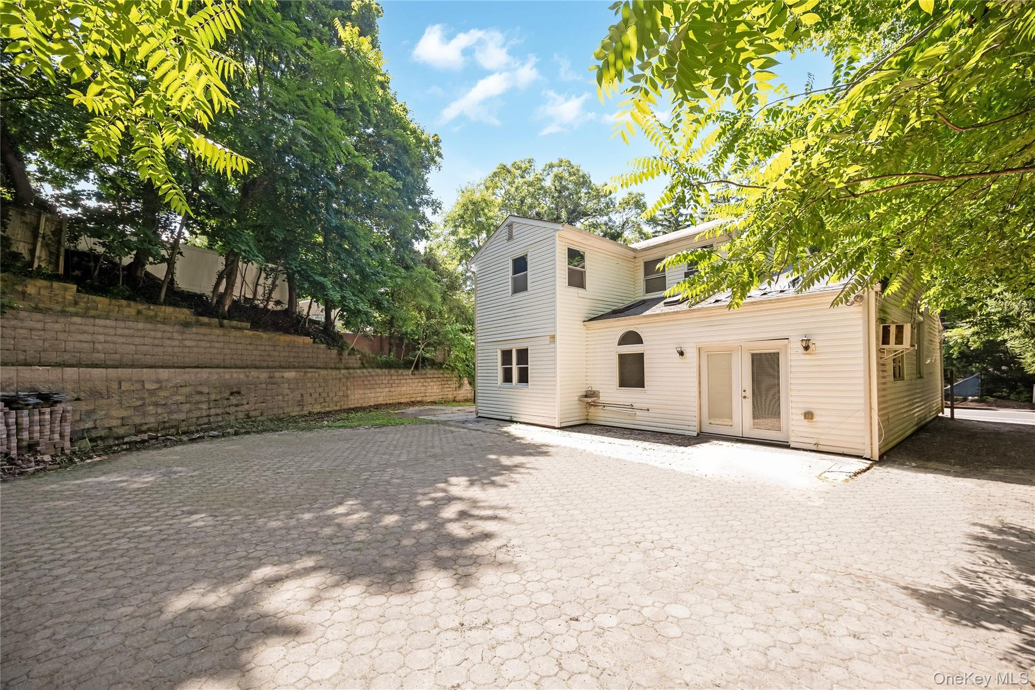 216 Woodbury Road thumbnail 6