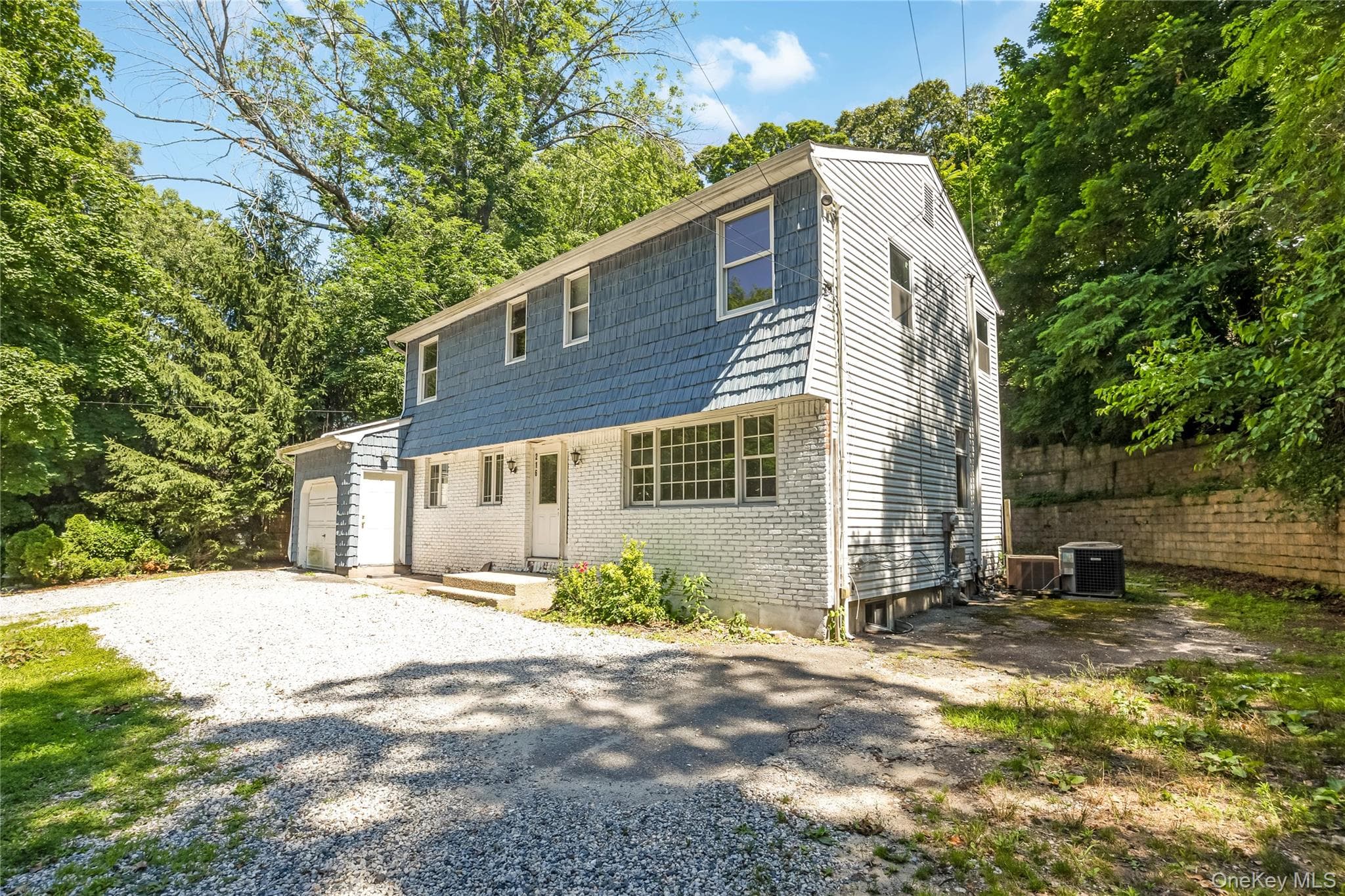 216 Woodbury Road thumbnail 3