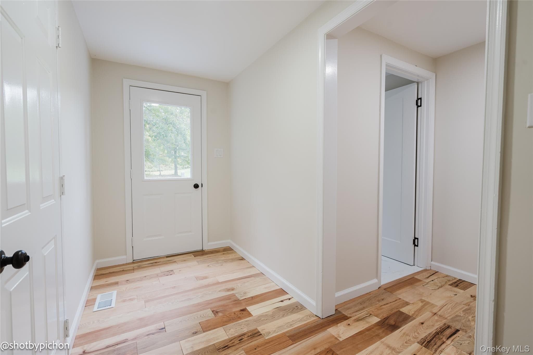 447 N Elting Corners Road thumbnail 16