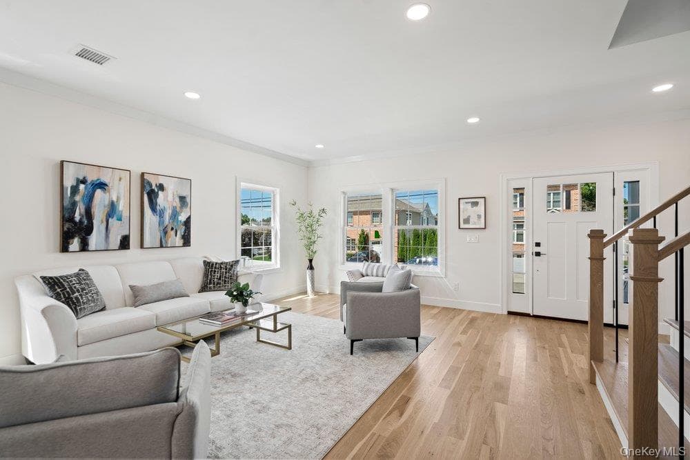 101 Brown Street, Mineola