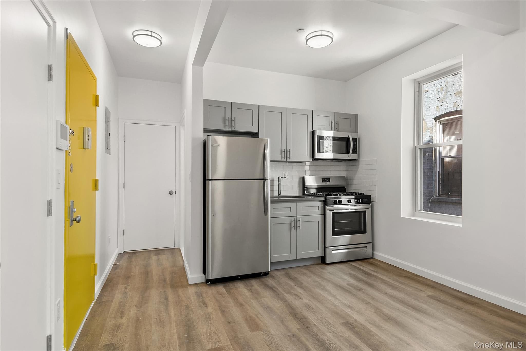 1047 Morris Avenue thumbnail 40