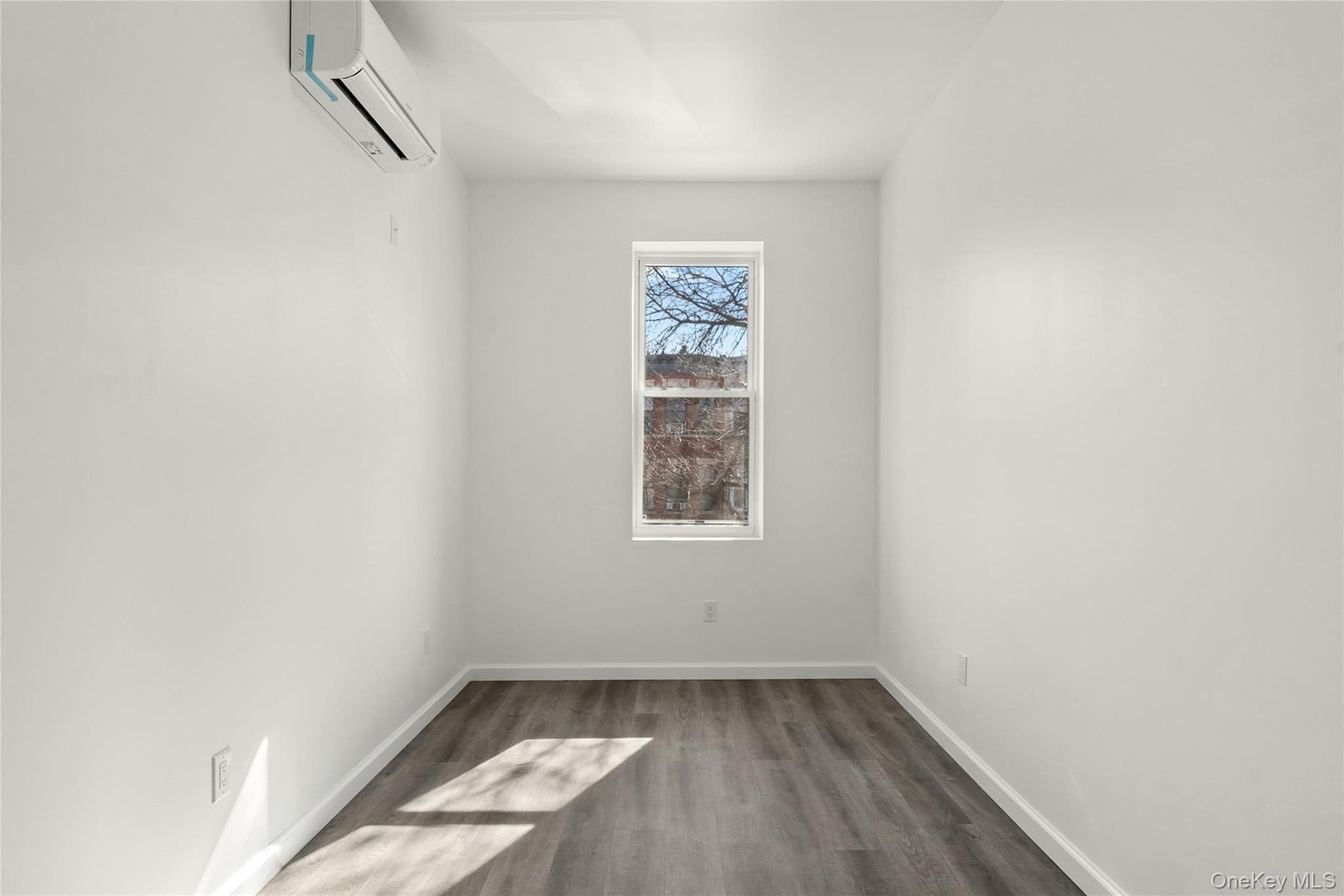 1047 Morris Avenue thumbnail 9