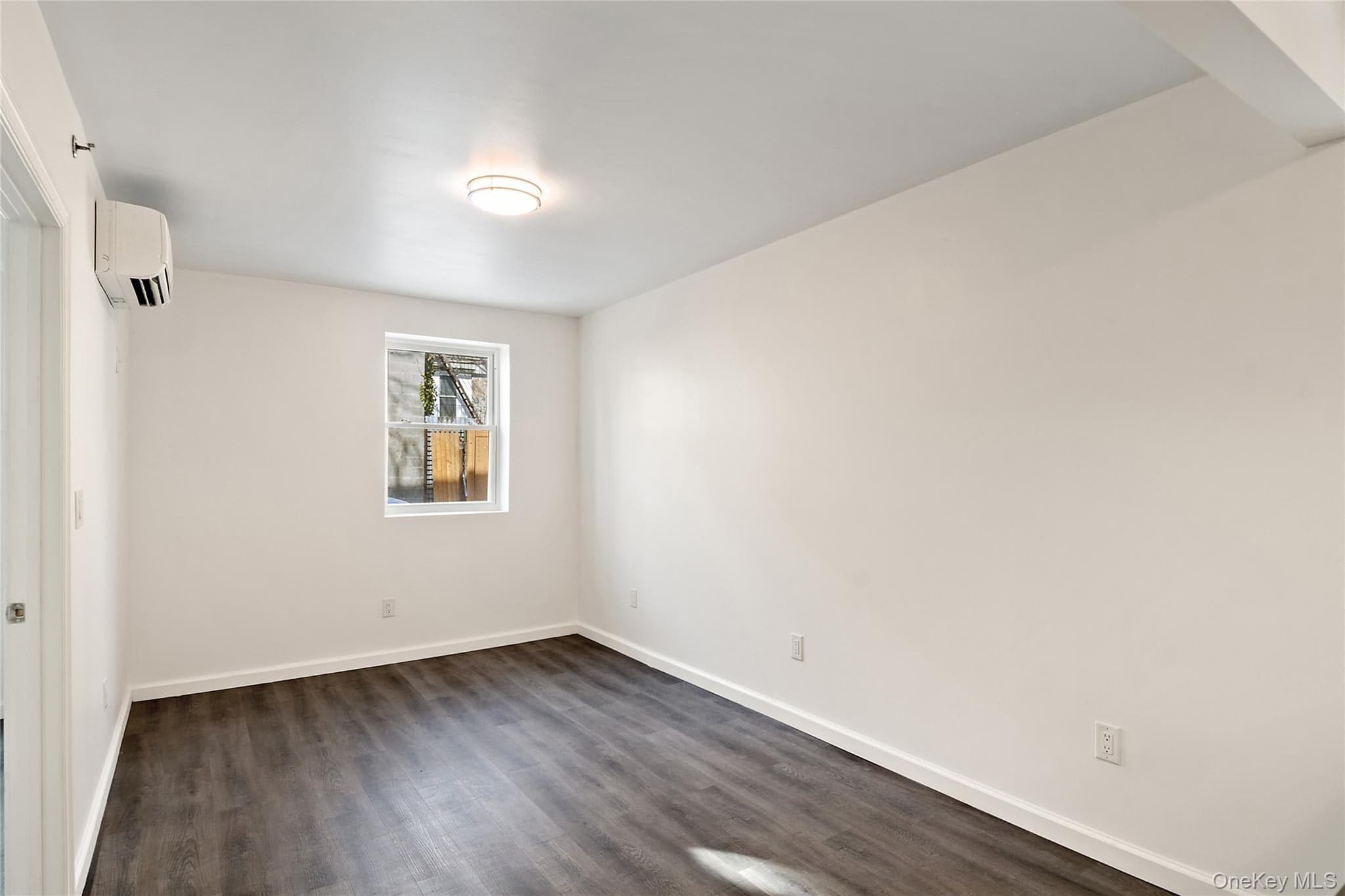1047 Morris Avenue thumbnail 25