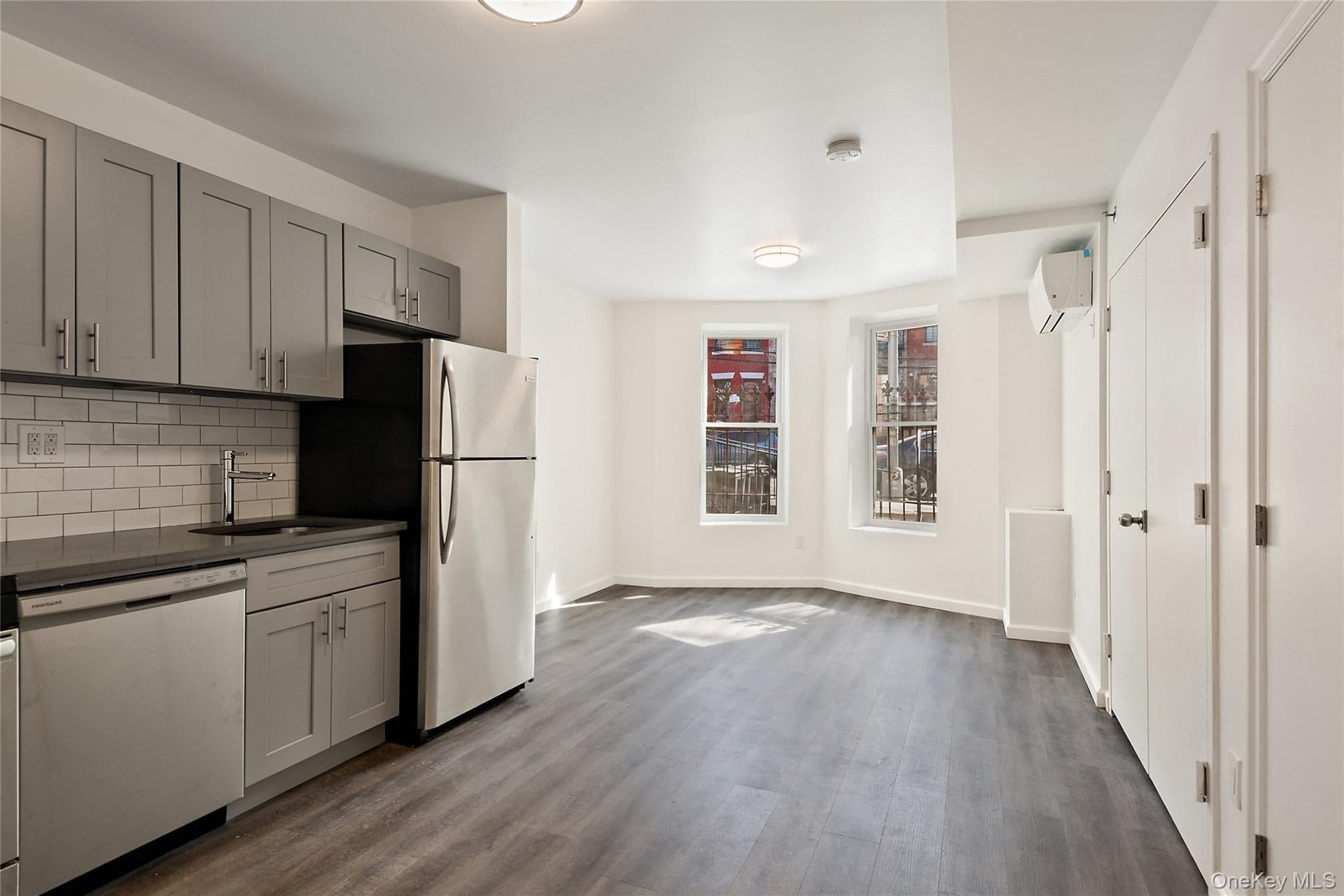 1047 Morris Avenue thumbnail 14