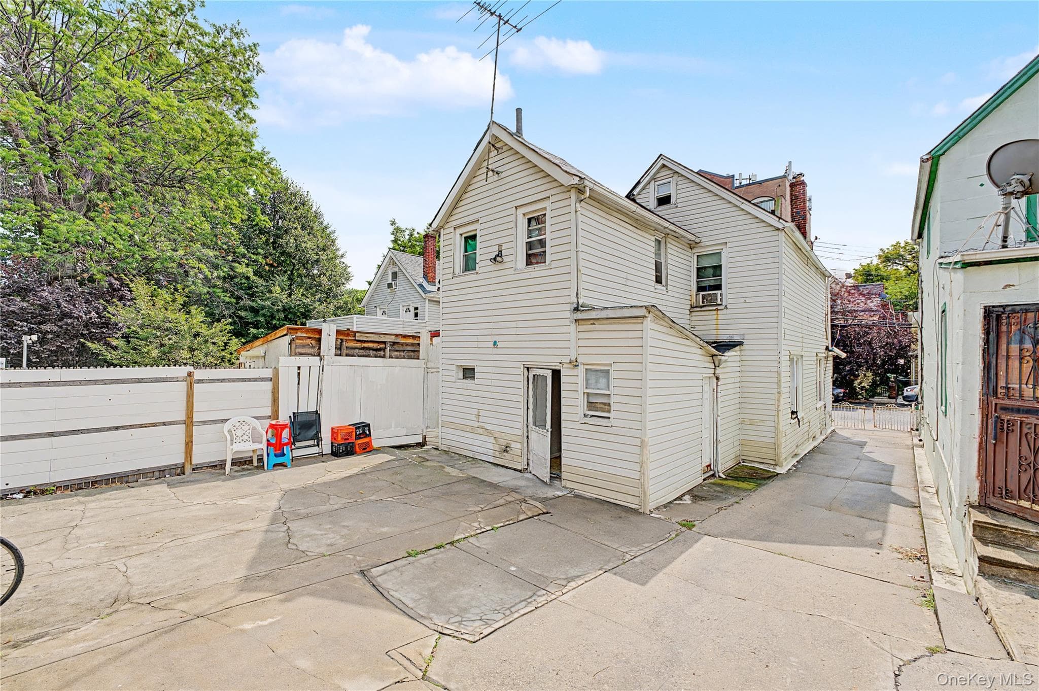 111-83 43rd Avenue thumbnail 4