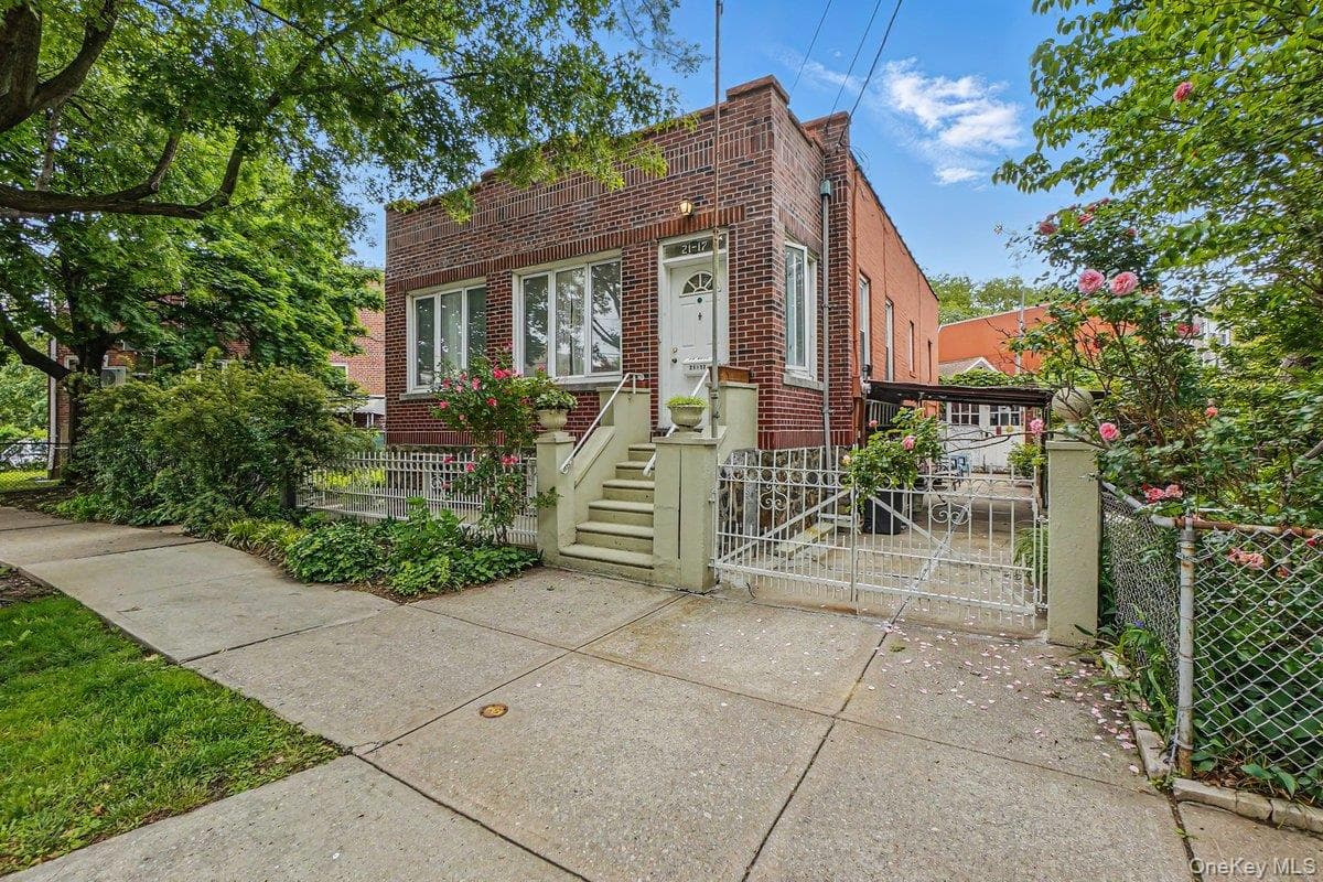 2117 Hazen Street thumbnail 2