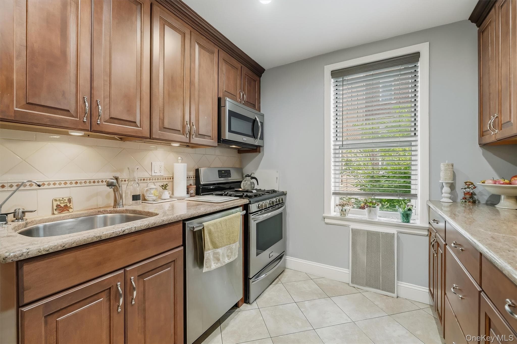 125 Bronx River Road Unit: 2F thumbnail 3
