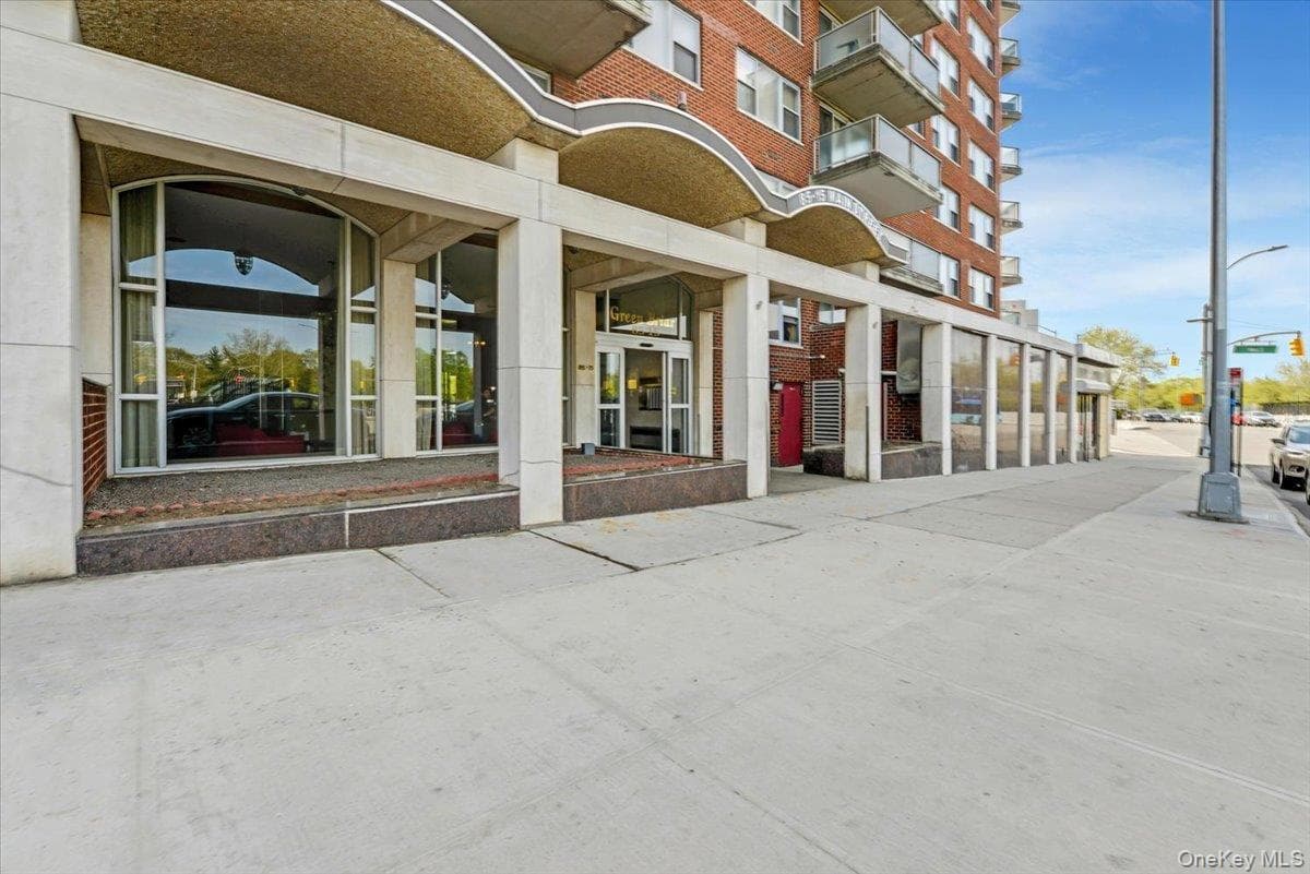 85-15 Main Street Unit: 12J, Briarwood