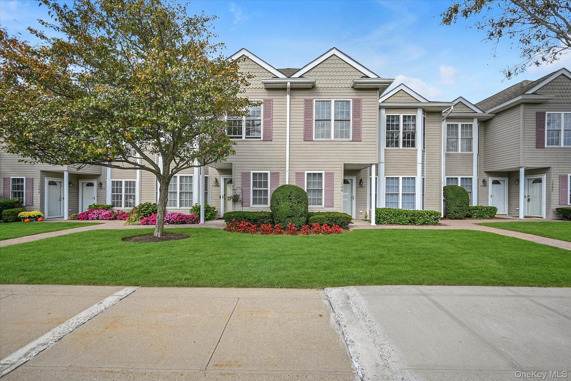 1067 Savoy Drive thumbnail 2
