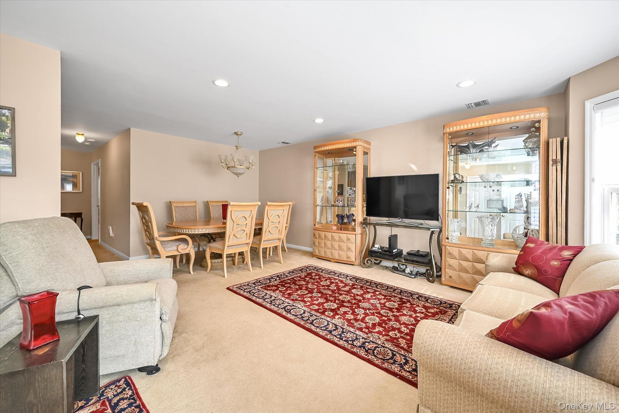 1067 Savoy Drive thumbnail 4