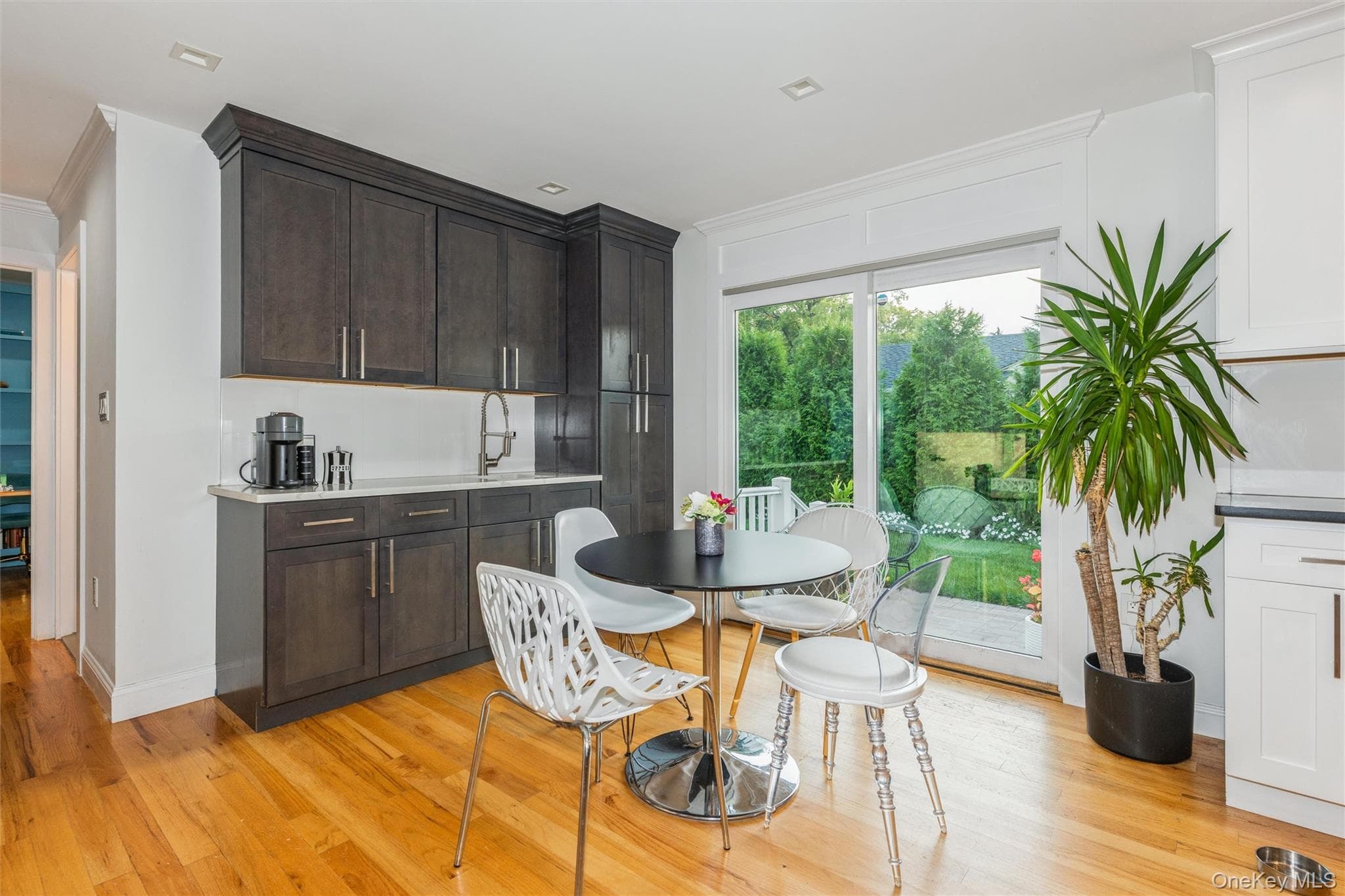 1402 Merrick Avenue thumbnail 14