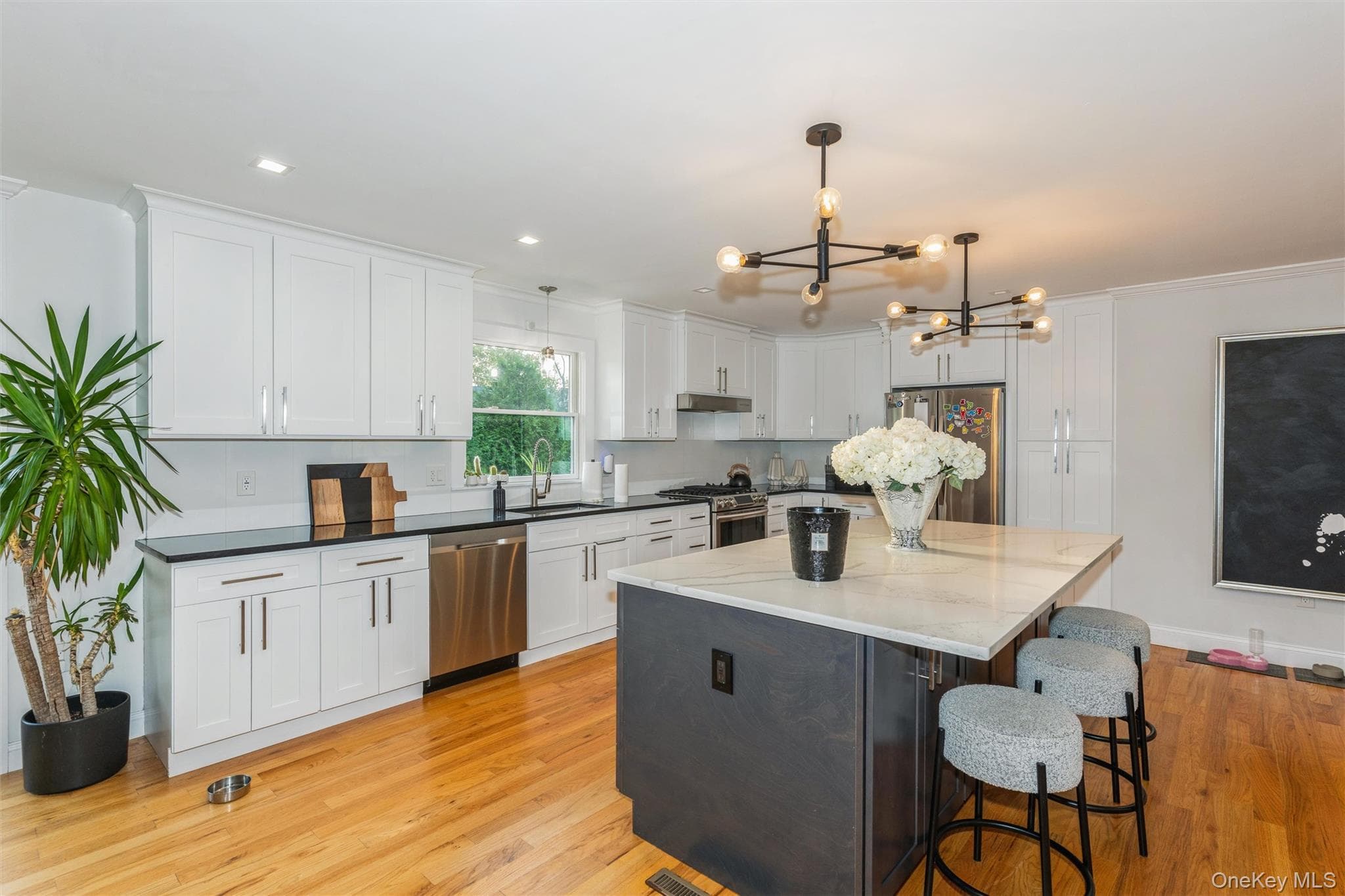 1402 Merrick Avenue thumbnail 9