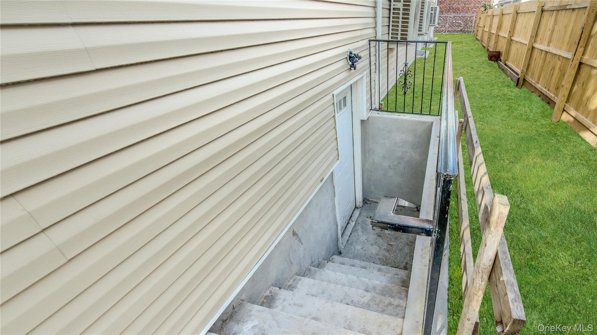 903 E 93rd Street thumbnail 38