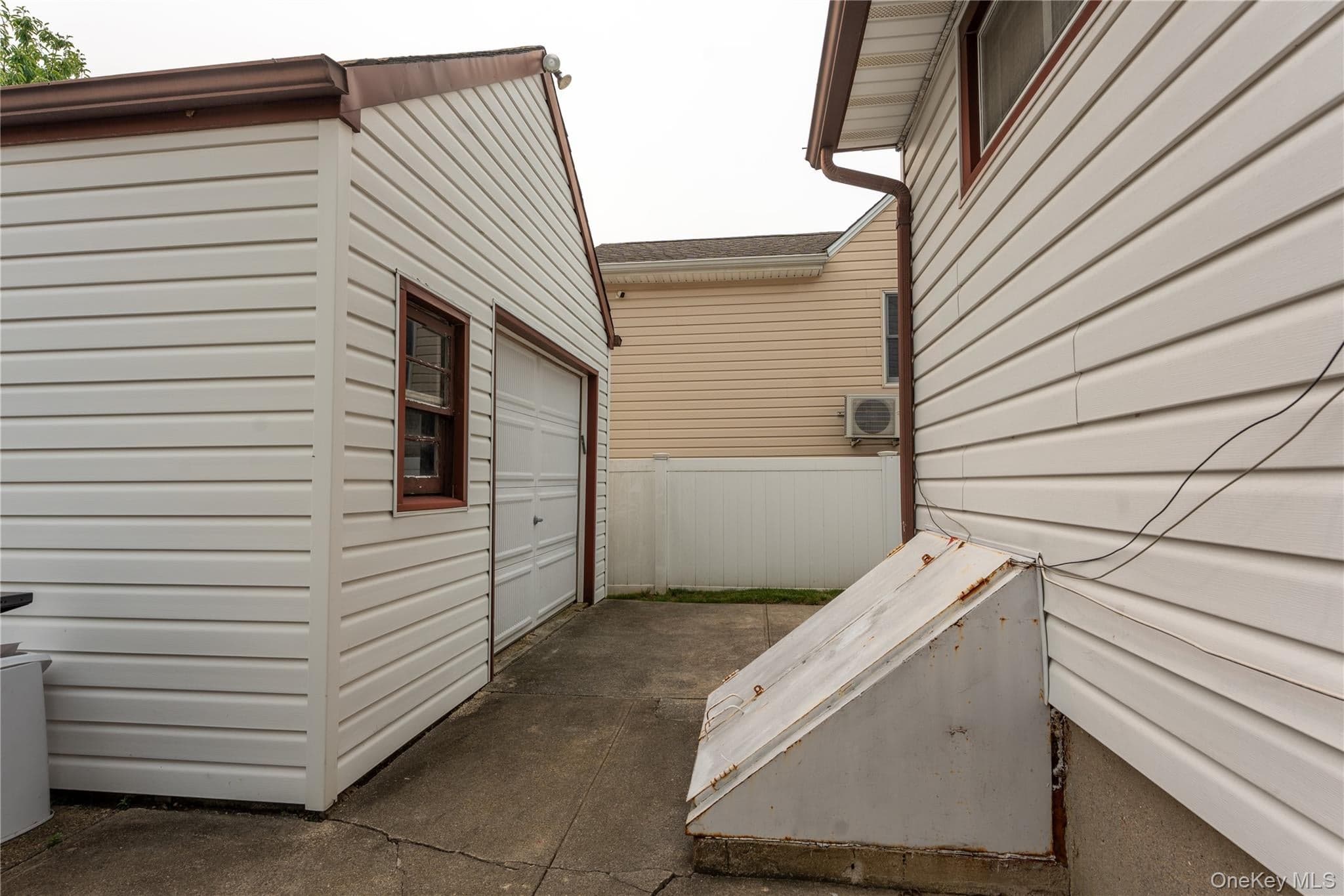 81 Montgomery Avenue thumbnail 4