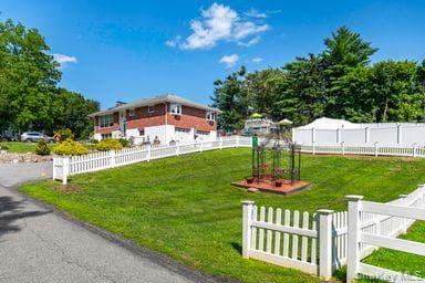38 W Taconic Road thumbnail 21