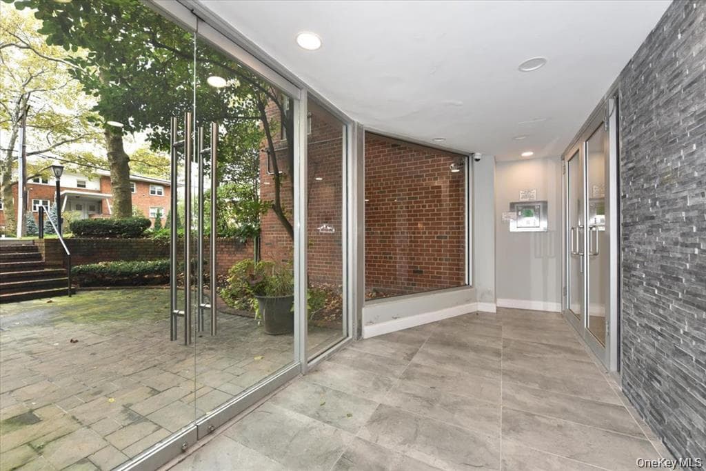 195 S Middle Neck Road Unit: 1-F thumbnail 11
