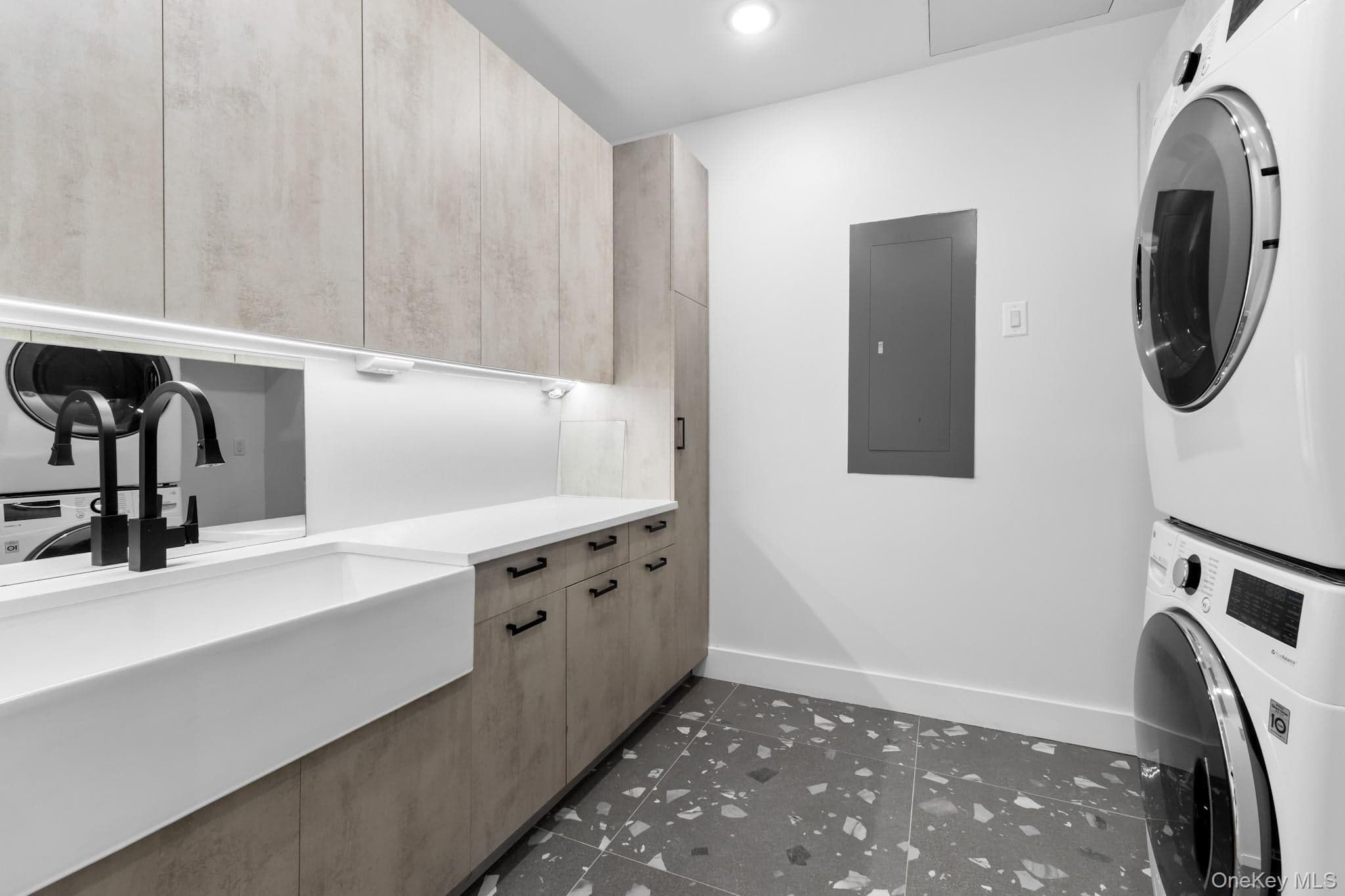 207 Lee Avenue thumbnail 19