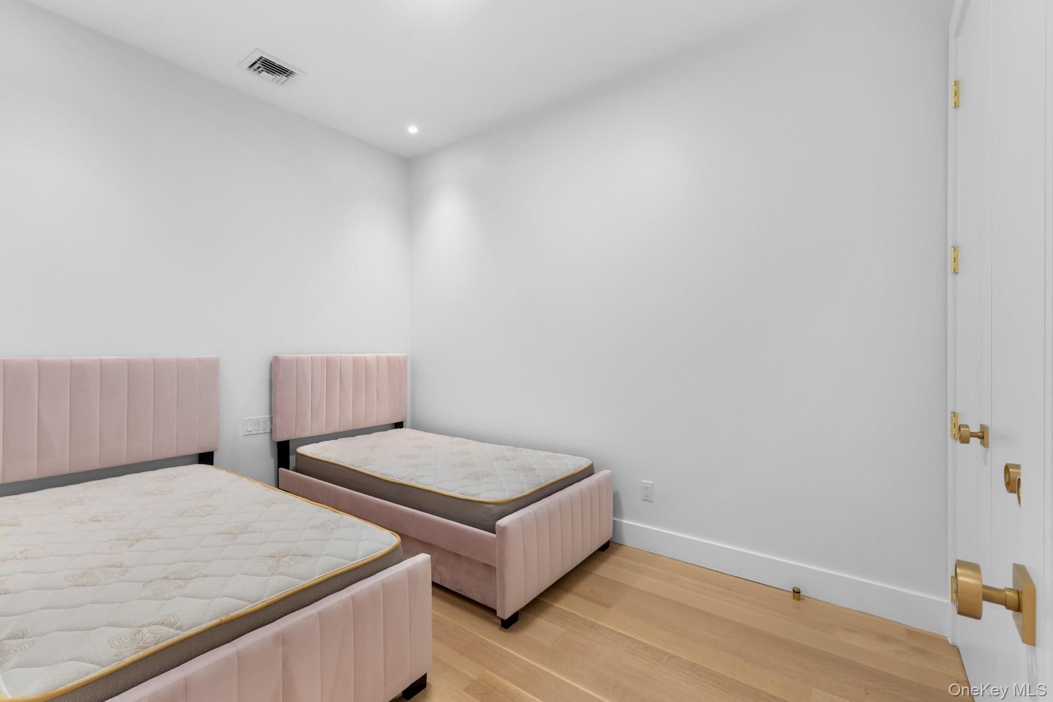 207 Lee Avenue thumbnail 23