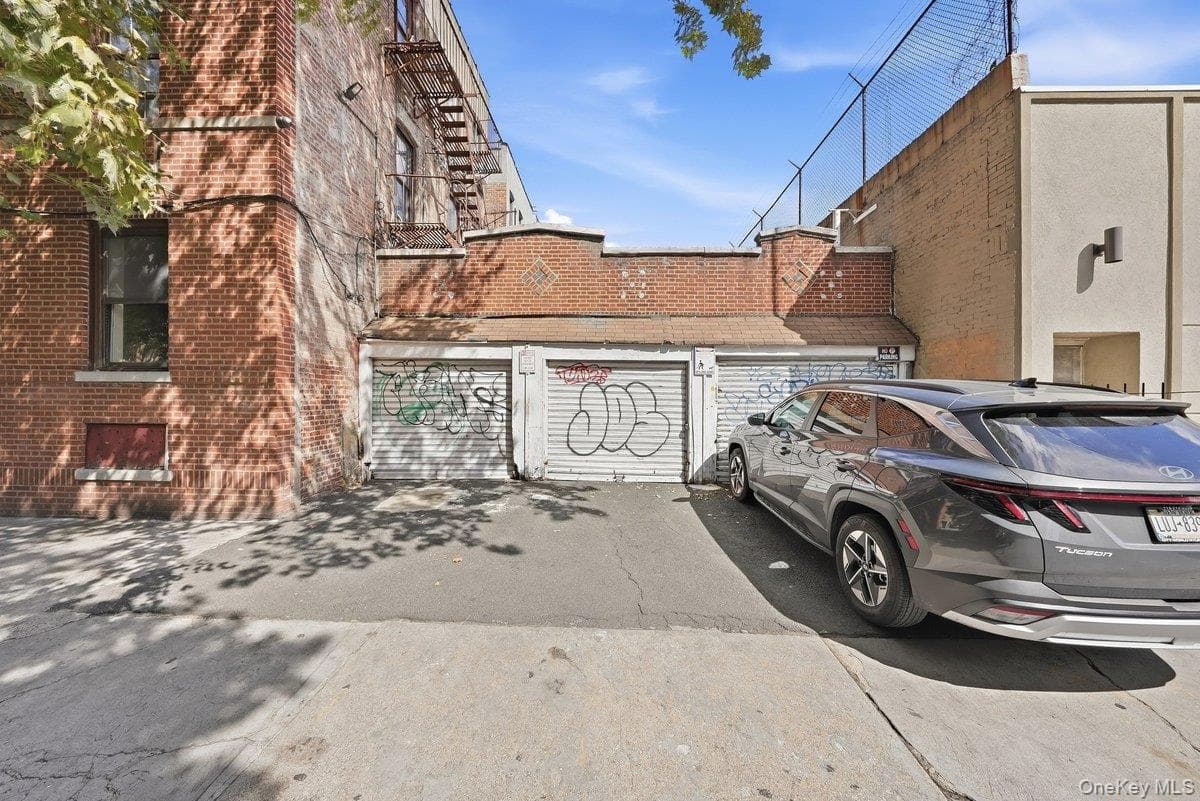 1098 Grant Avenue thumbnail 5