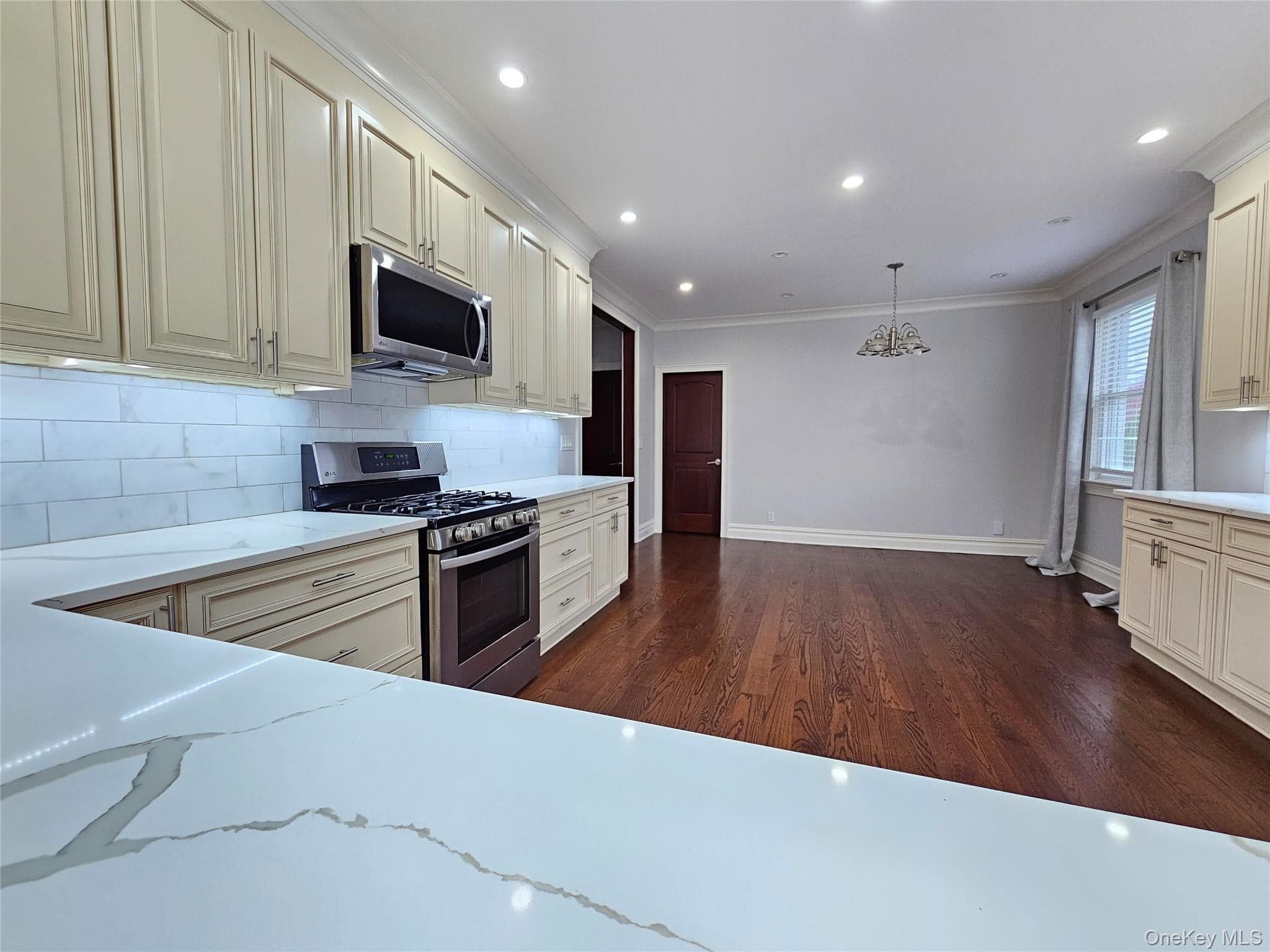 49 Greenridge Avenue thumbnail 9