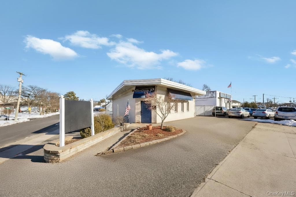 600 Hicksville Road thumbnail 23