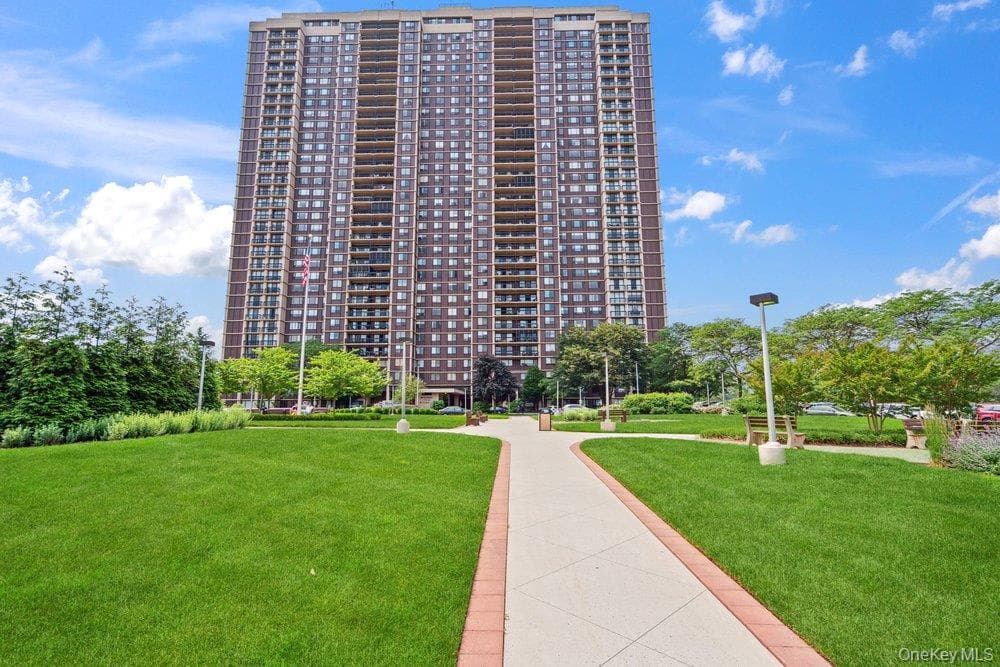 27010 Grand Central Parkway Parkway Unit: 26K, Floral Park