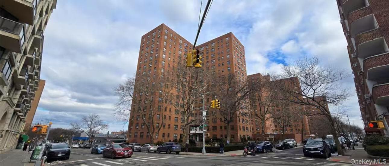 99-05 63rd Drive Unit: 14X, Rego Park