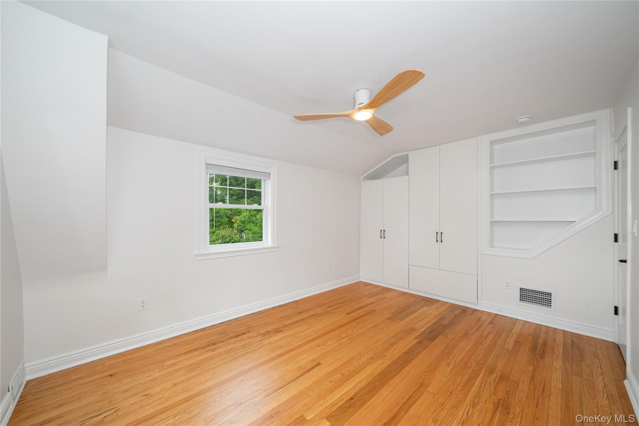 208 Lincoln Avenue thumbnail 16
