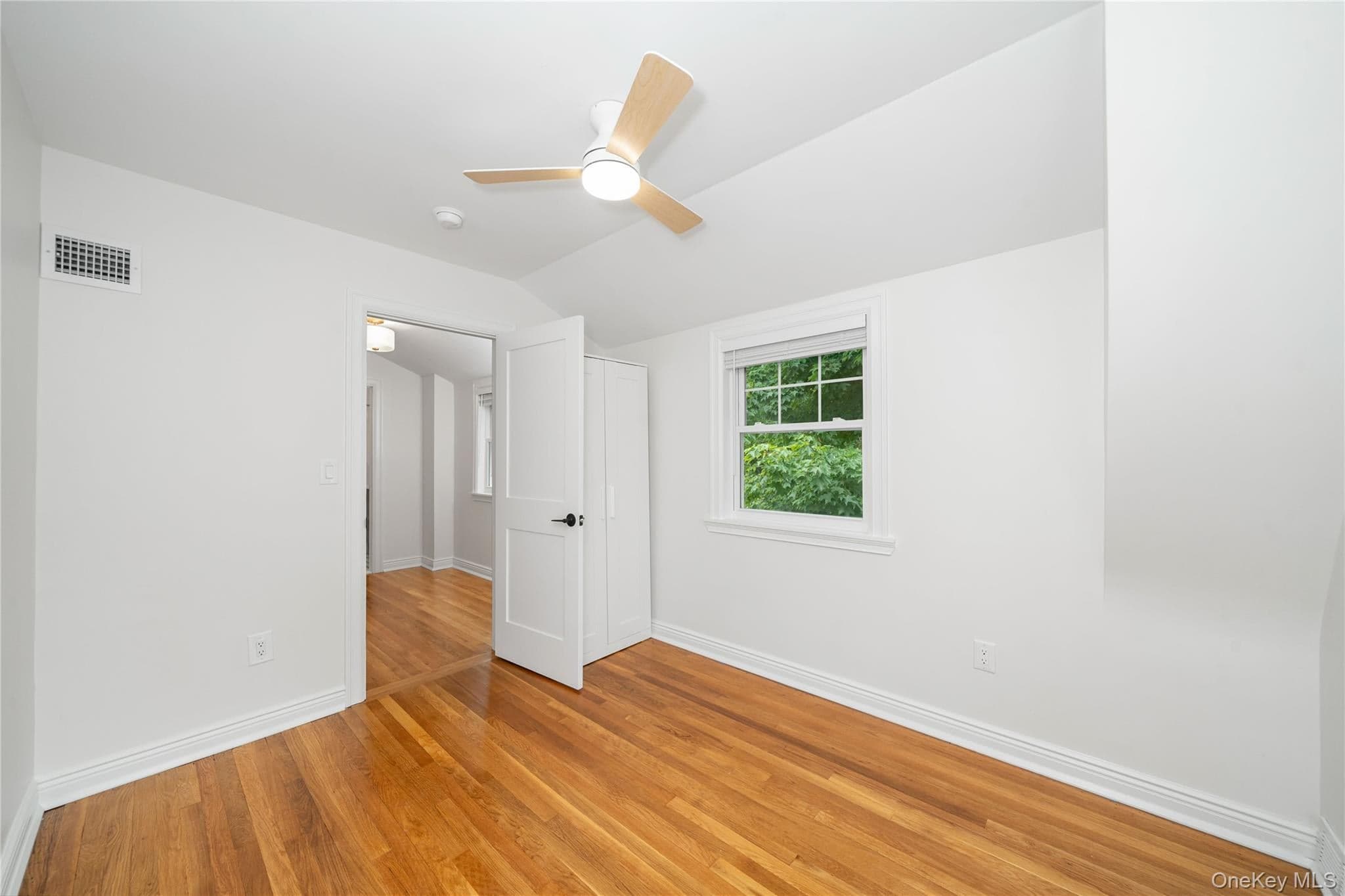 208 Lincoln Avenue thumbnail 23