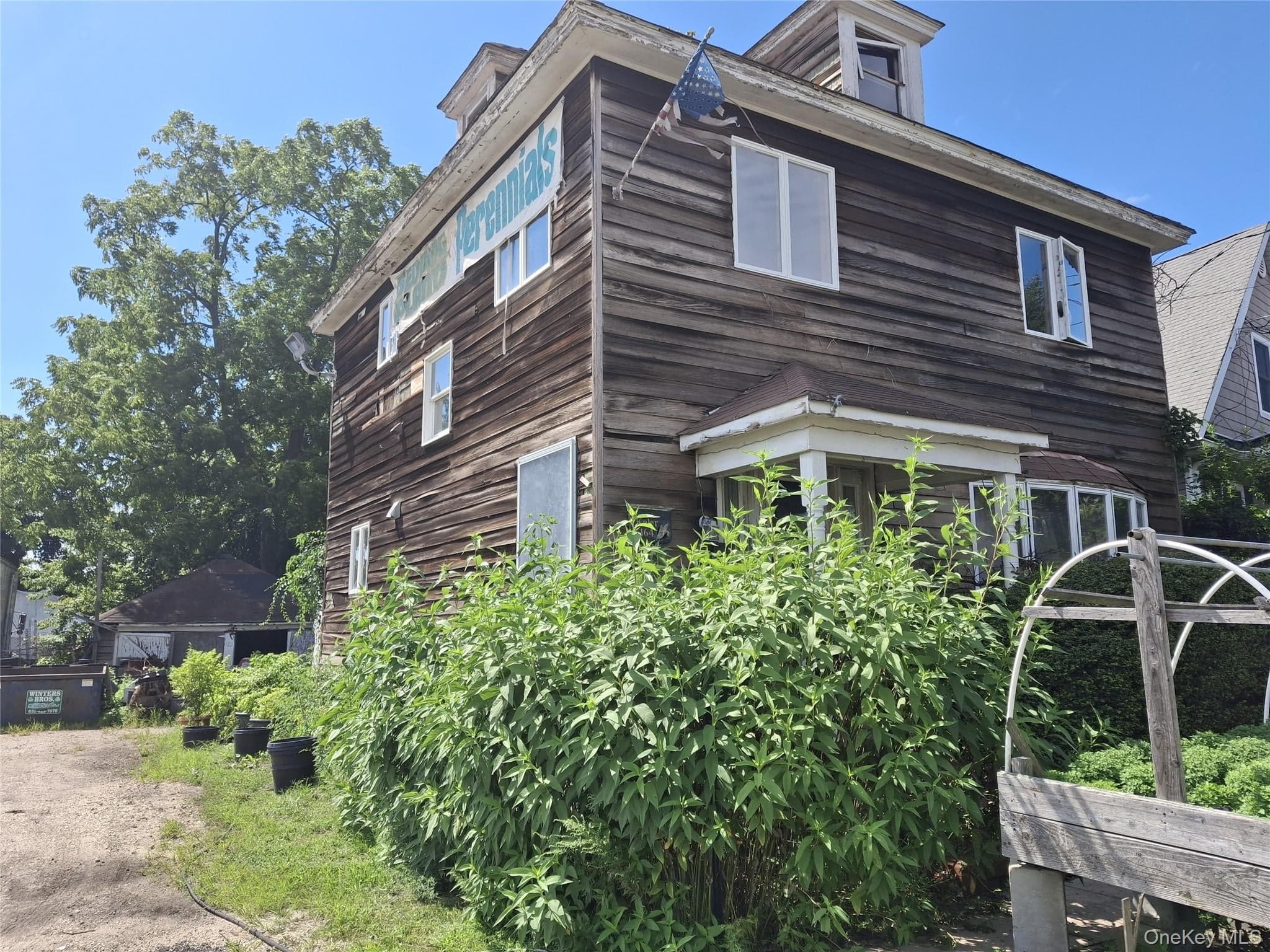 164 Little East Neck RD, West Babylon