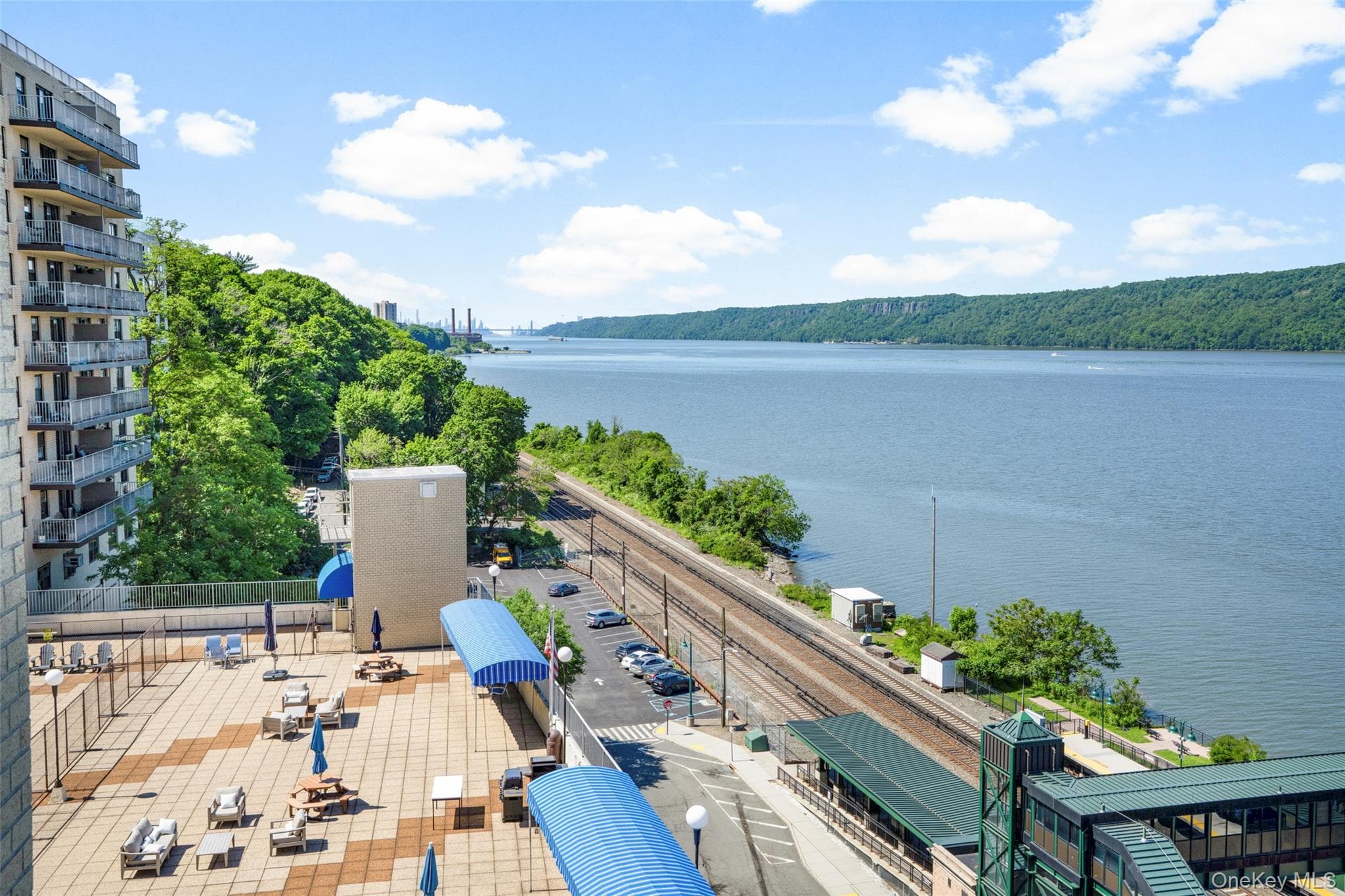 1085 Warburton Avenue Unit: 425 thumbnail 20