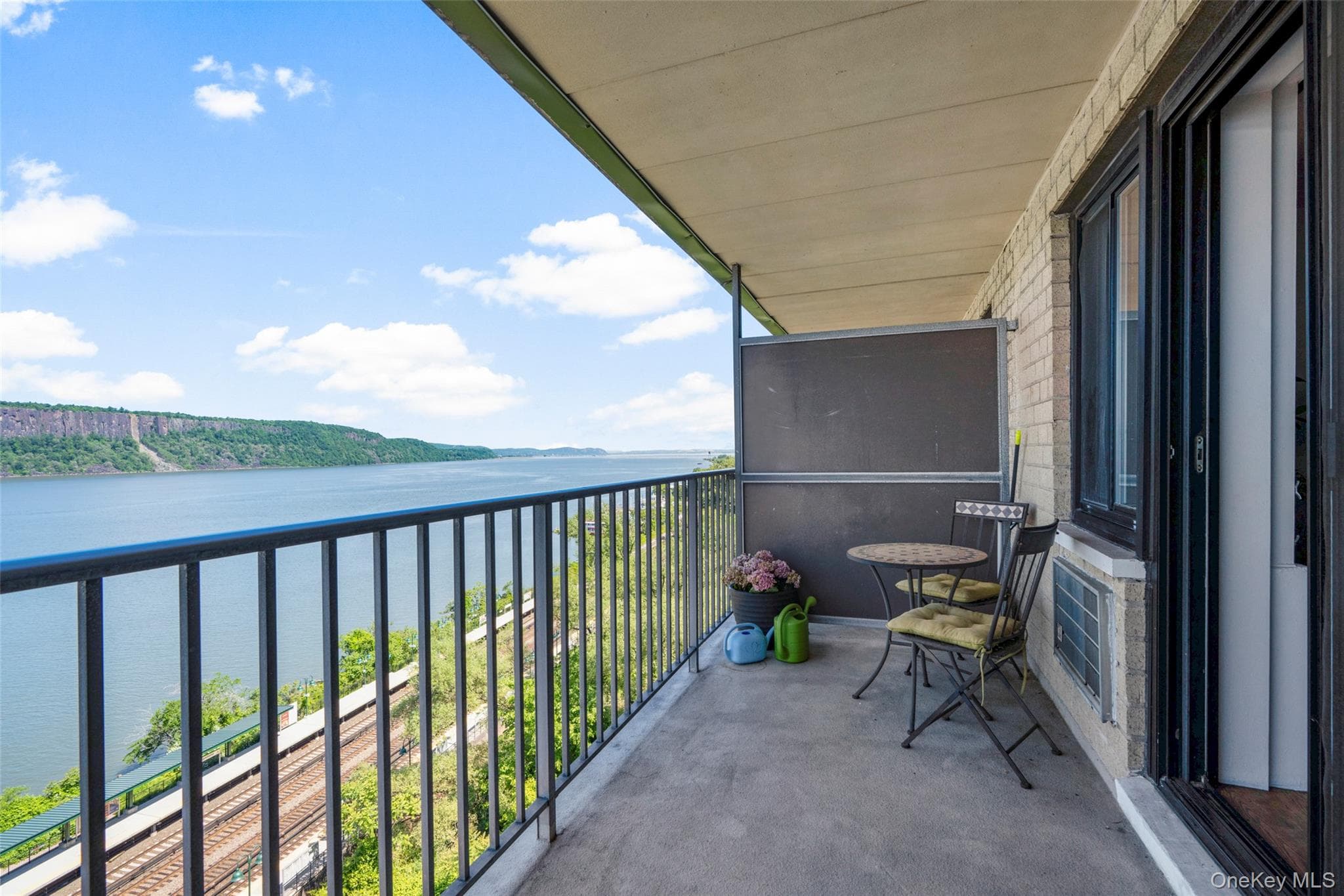 1085 Warburton Avenue Unit: 425 thumbnail 18