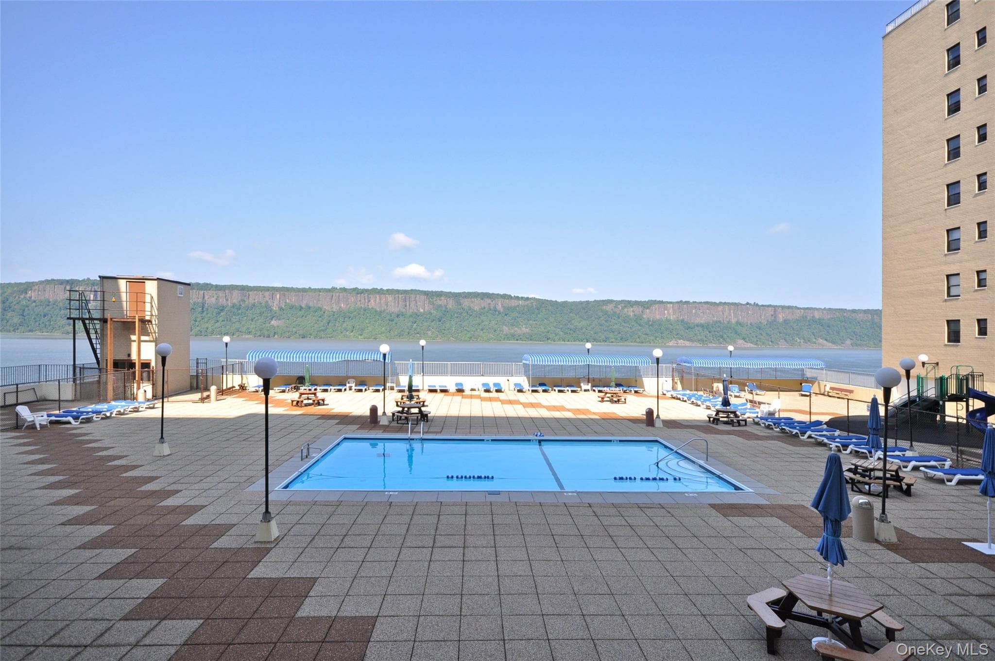 1085 Warburton Avenue Unit: 425 thumbnail 29
