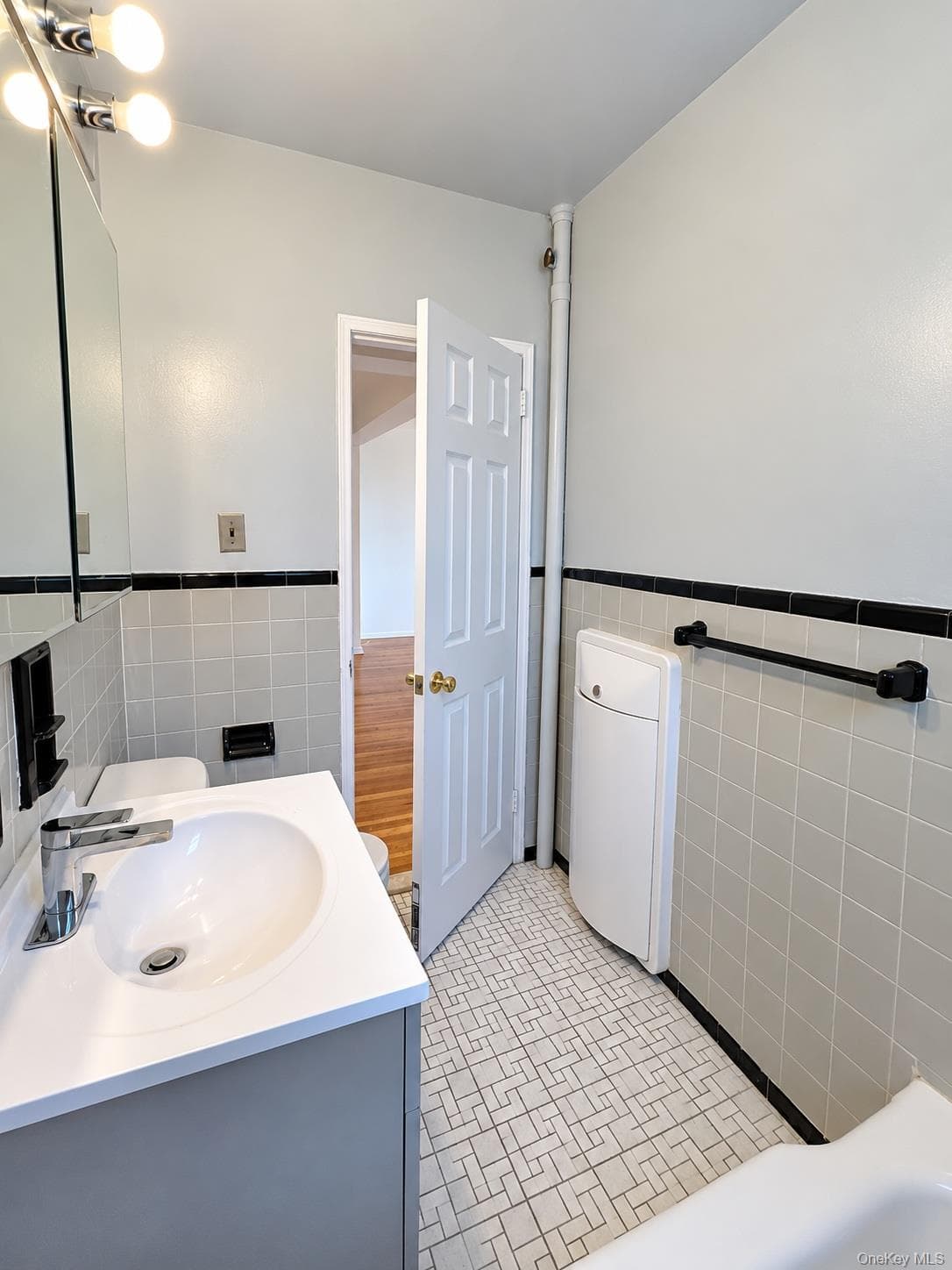 740 E 232nd Street Unit: 6G thumbnail 8