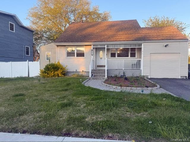 675 S Long Beach Avenue, Freeport
