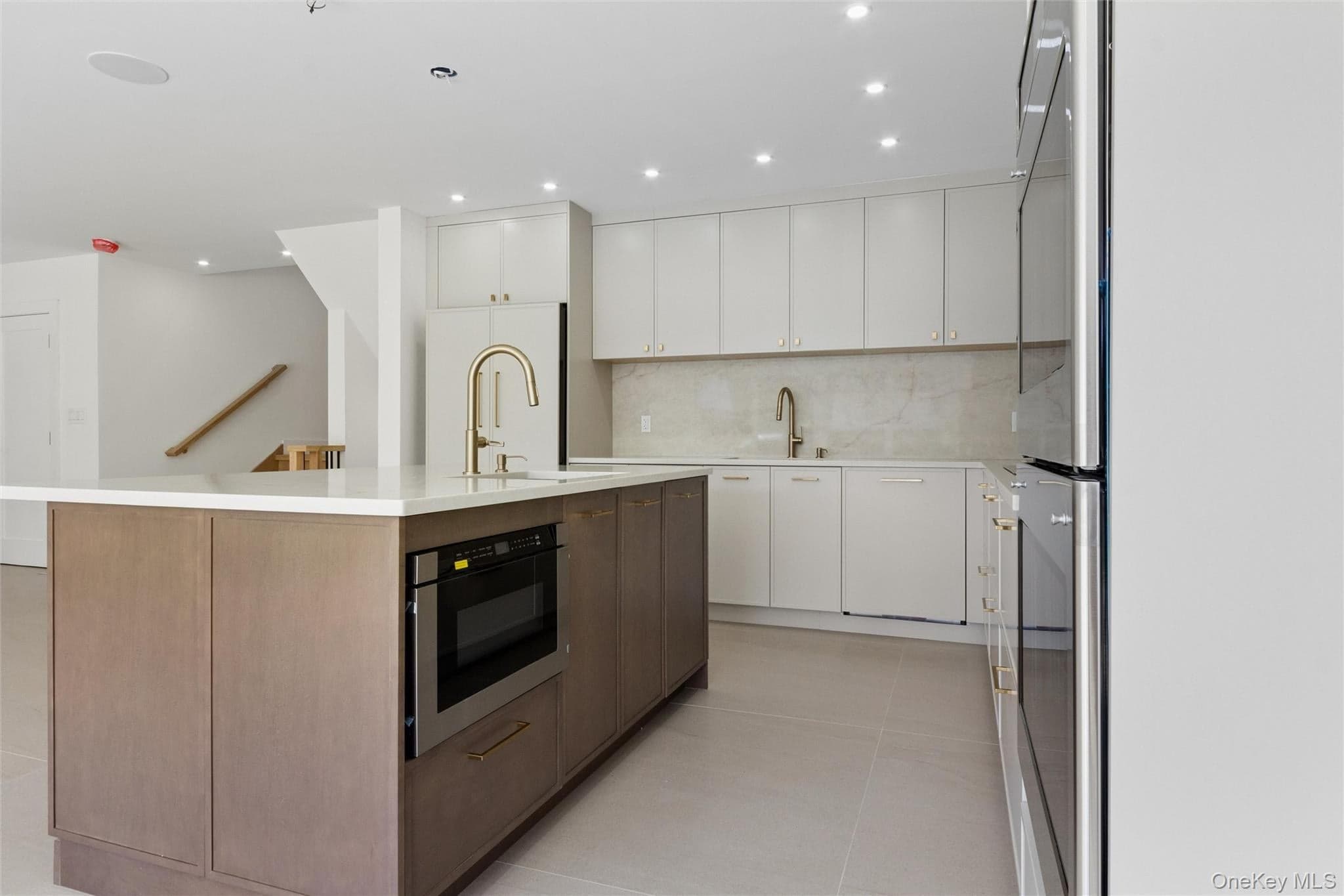 934 Eileen Terrace thumbnail 6