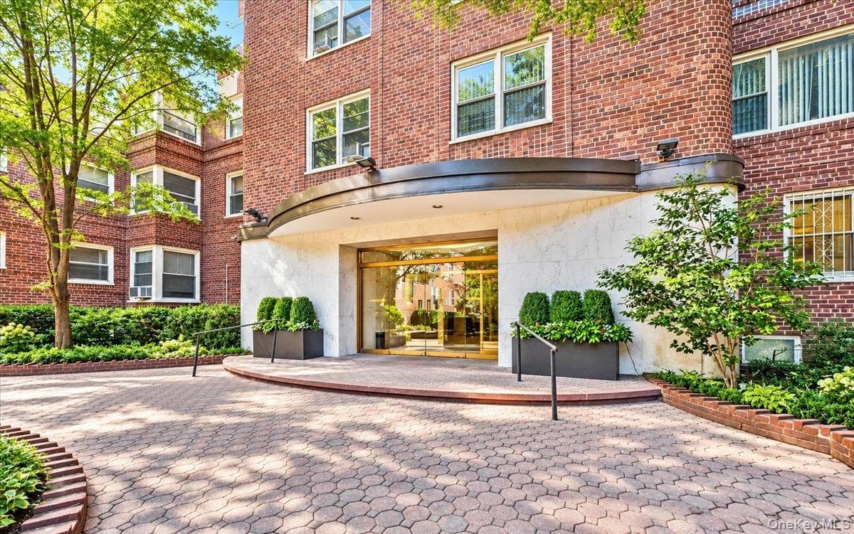 68-61 Yellowstone Boulevard Unit: 412 thumbnail 2