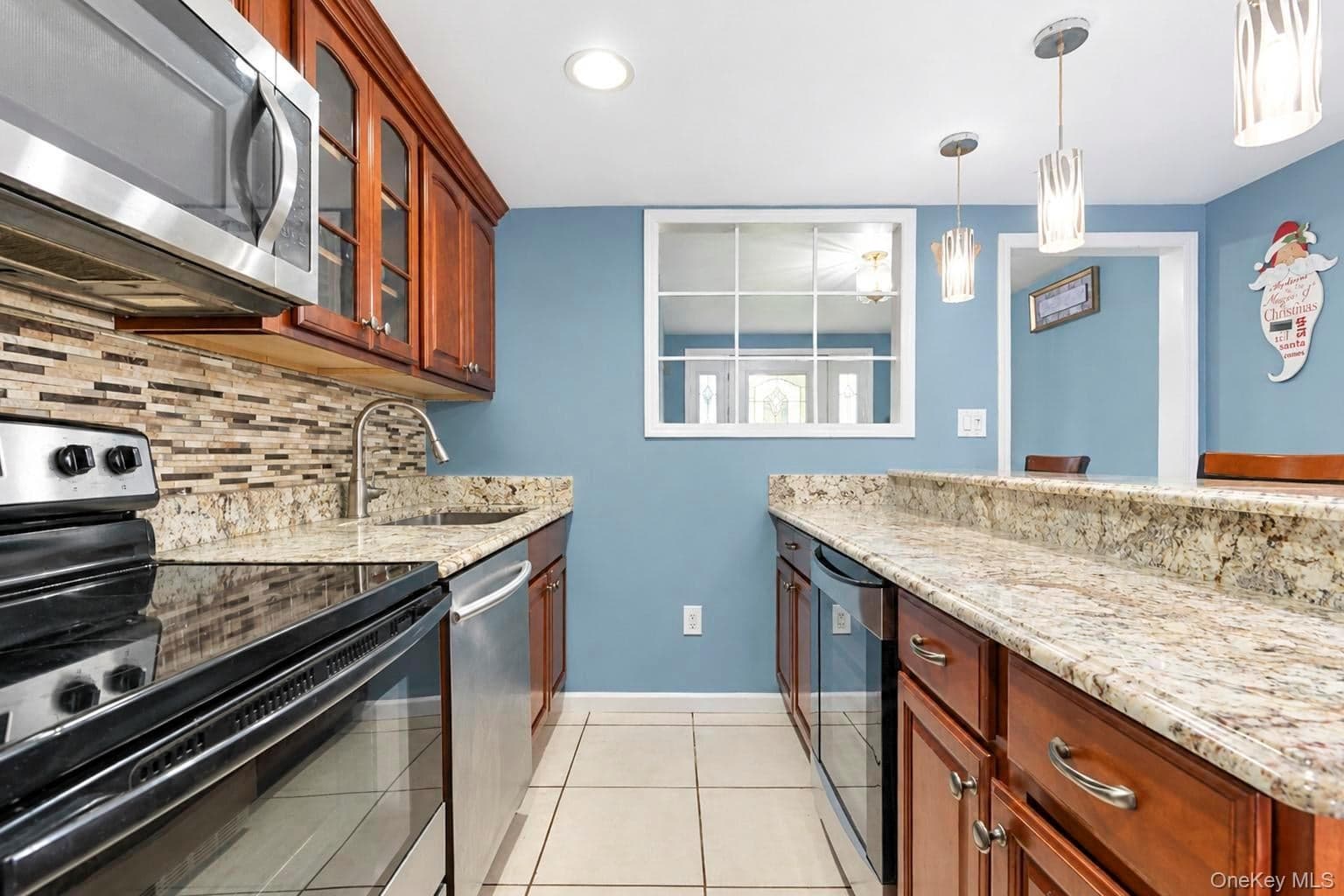 54 Pacific Avenue thumbnail 14
