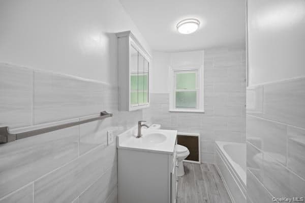 458 N Magee Street thumbnail 25
