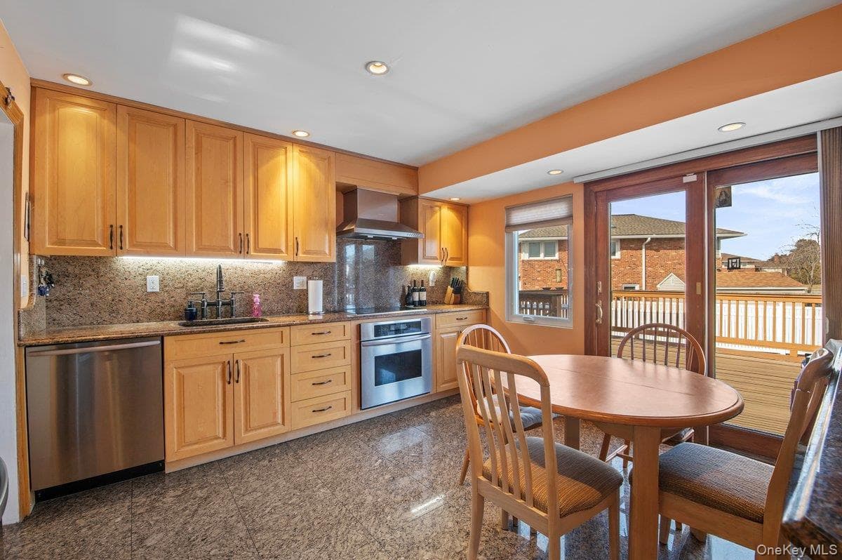 780 Regent Drive thumbnail 3