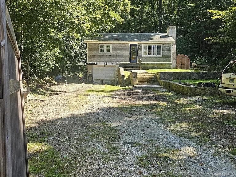 23 Lake Drive, Holmes