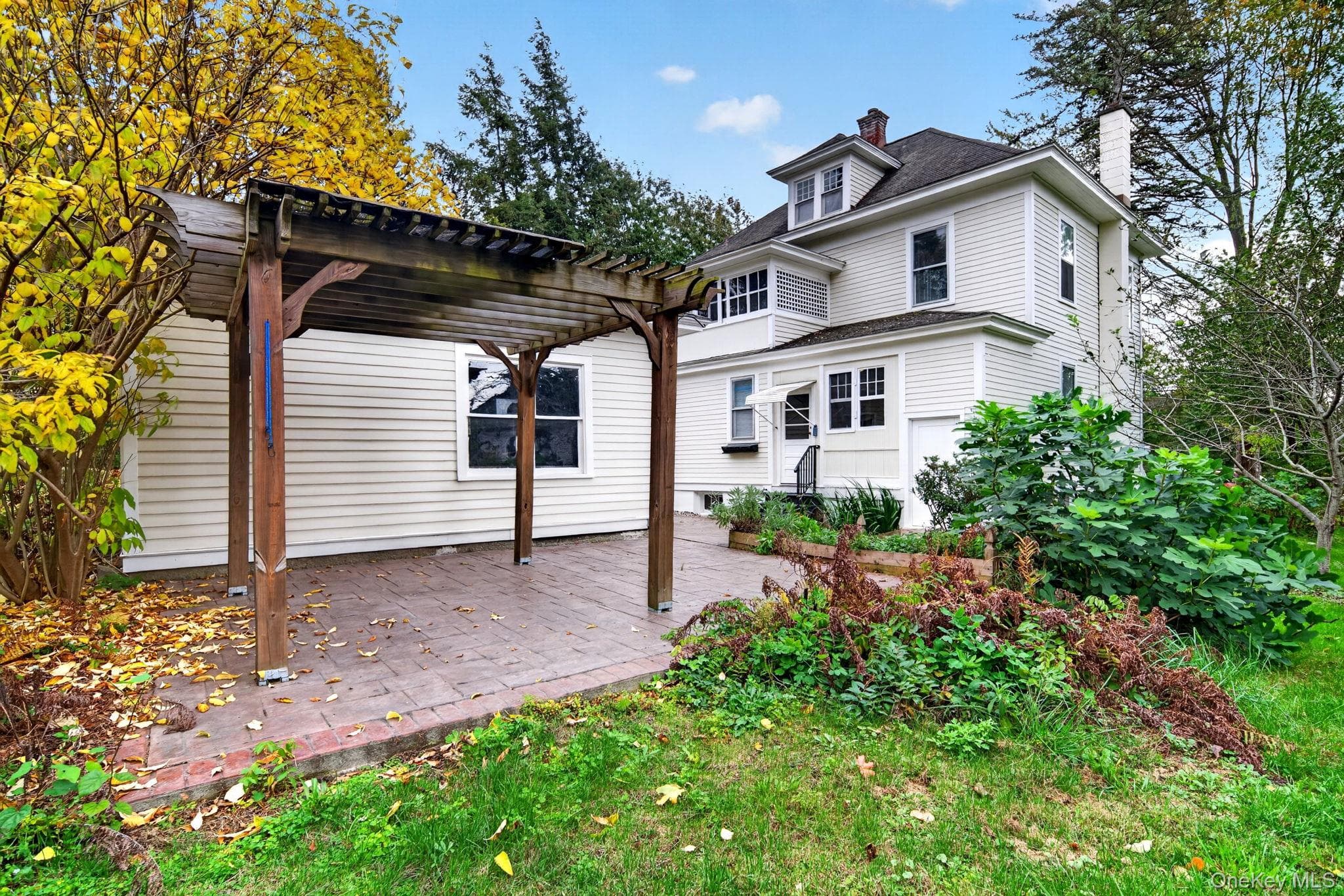 343 Alplaus Avenue thumbnail 6