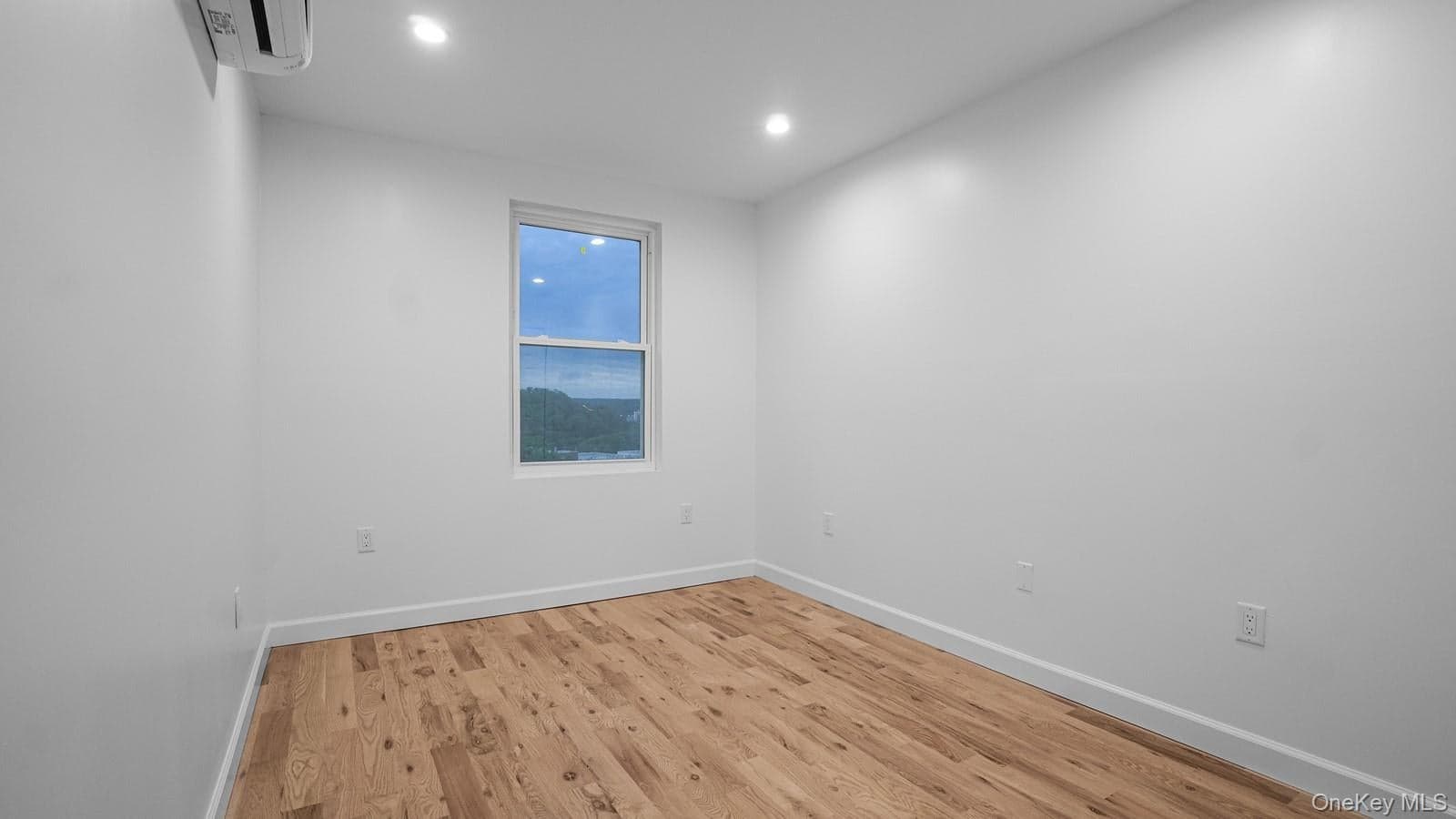 1737 Popham Avenue thumbnail 18