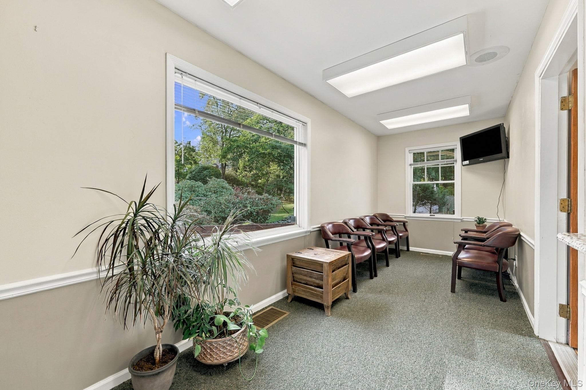 143 Hooker Avenue thumbnail 9