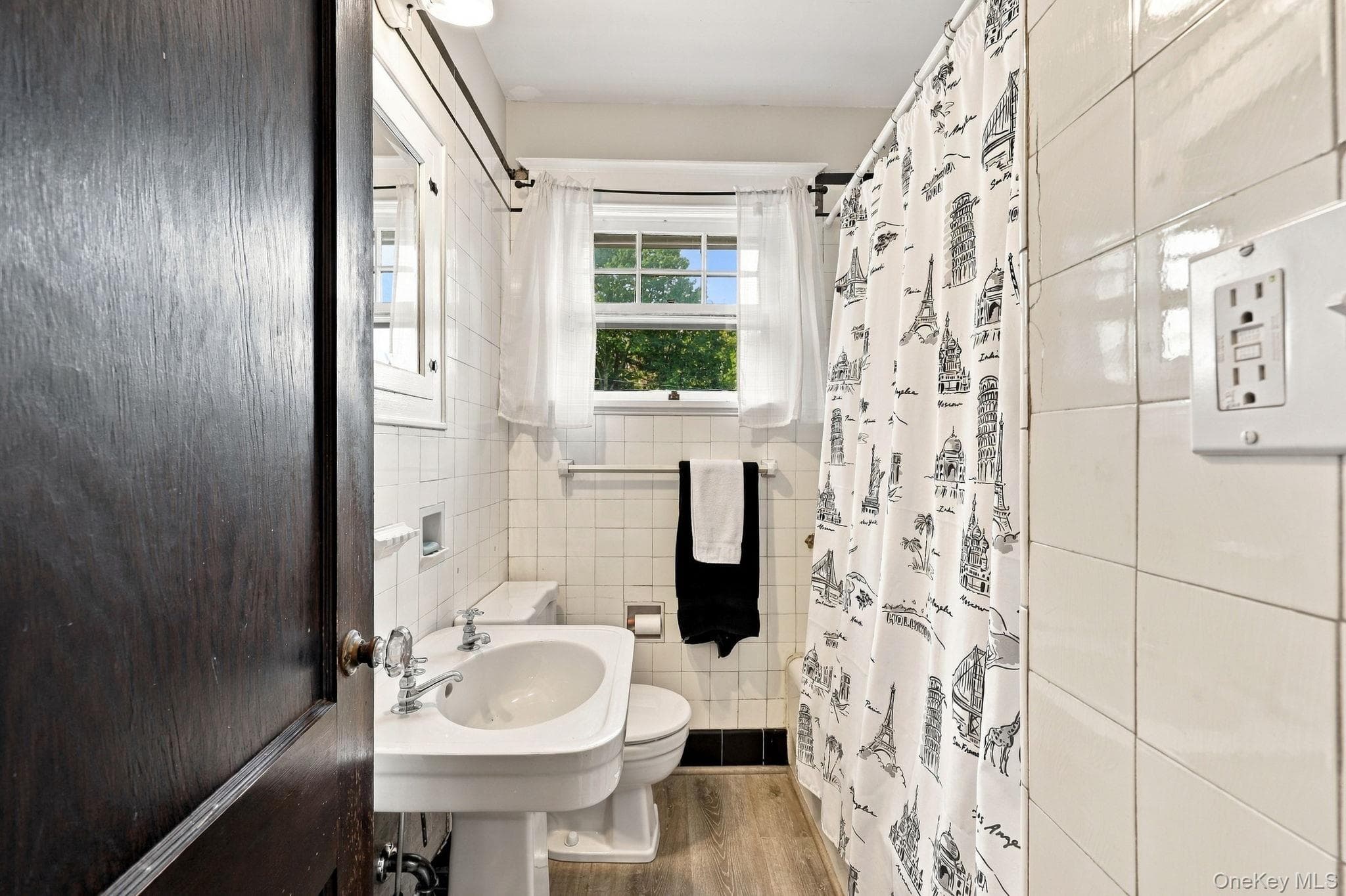 143 Hooker Avenue thumbnail 27