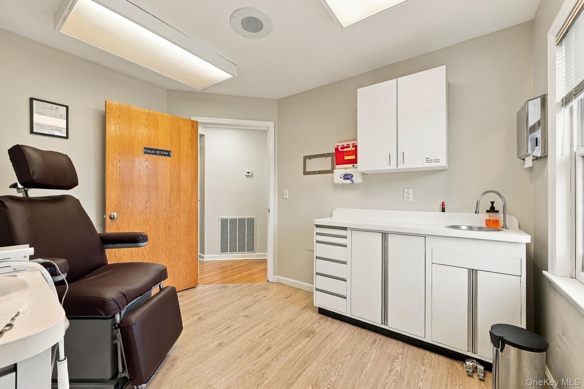 143 Hooker Avenue thumbnail 19