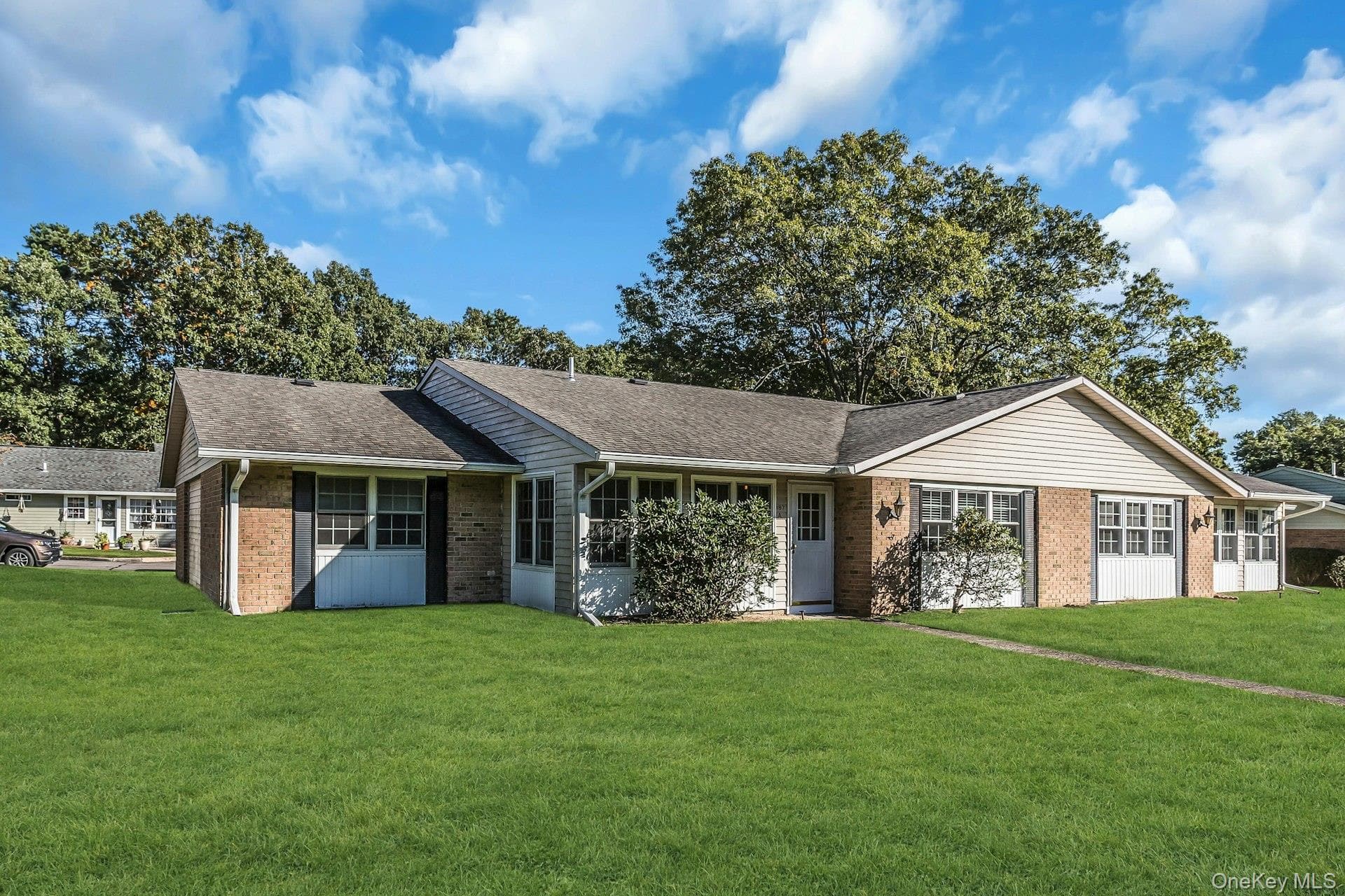 387 Woodbridge Drive Unit: A thumbnail 3